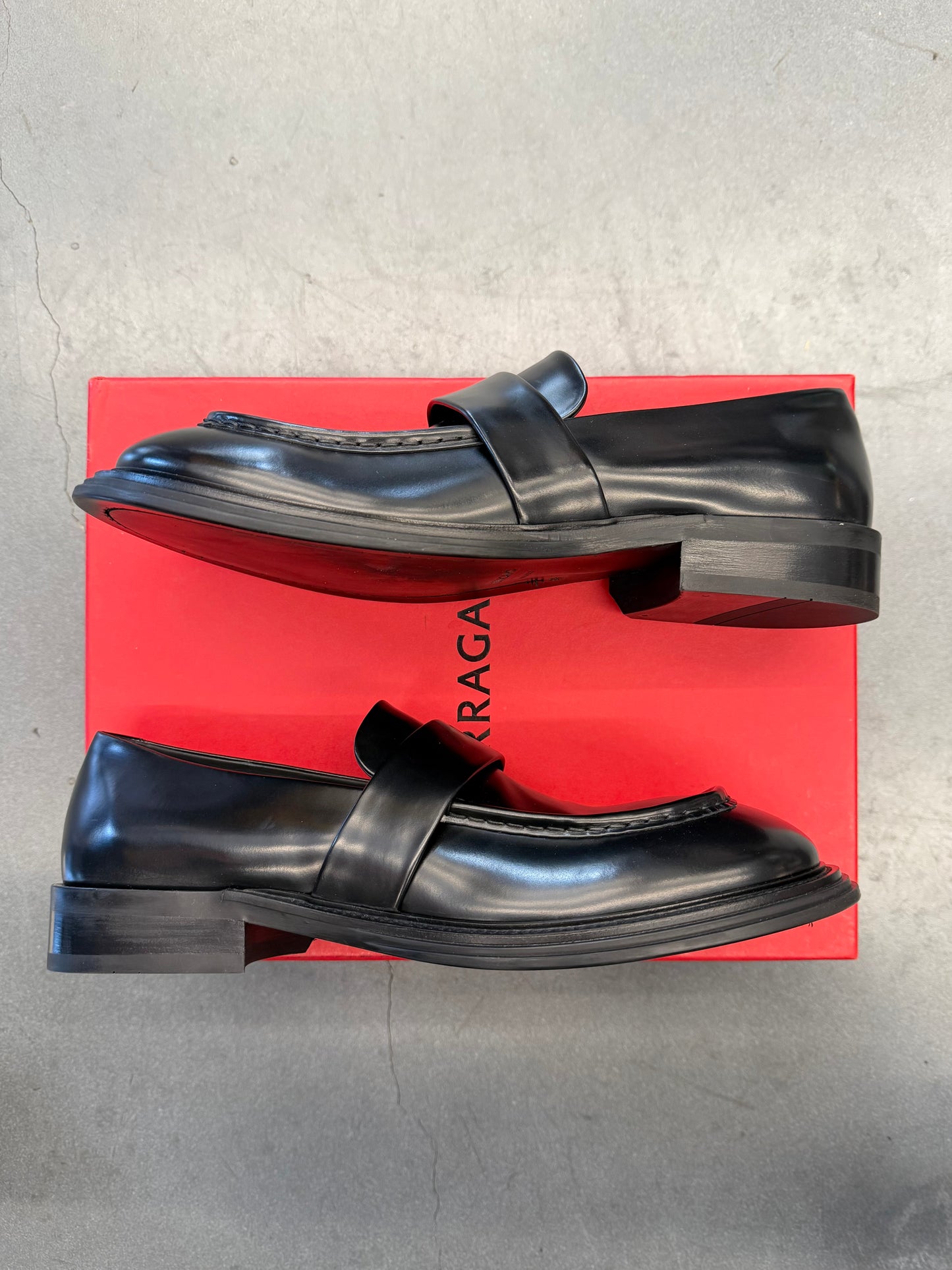 FERRAGAMO FIDELE BLACK LEATHER WIDE TOE LOAFERS (W/BOX)