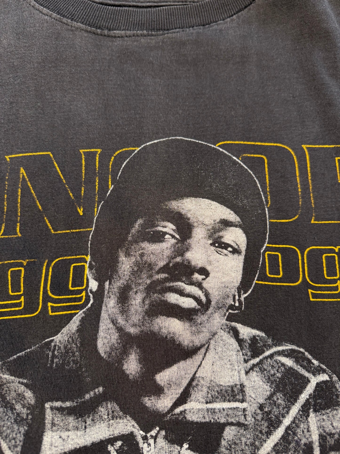 90'S SNOOP DOGGY DOGG "DOGGYSTYLE" YELLOW PRINT BOOTLEG RAP TEE (PULLED TAG)