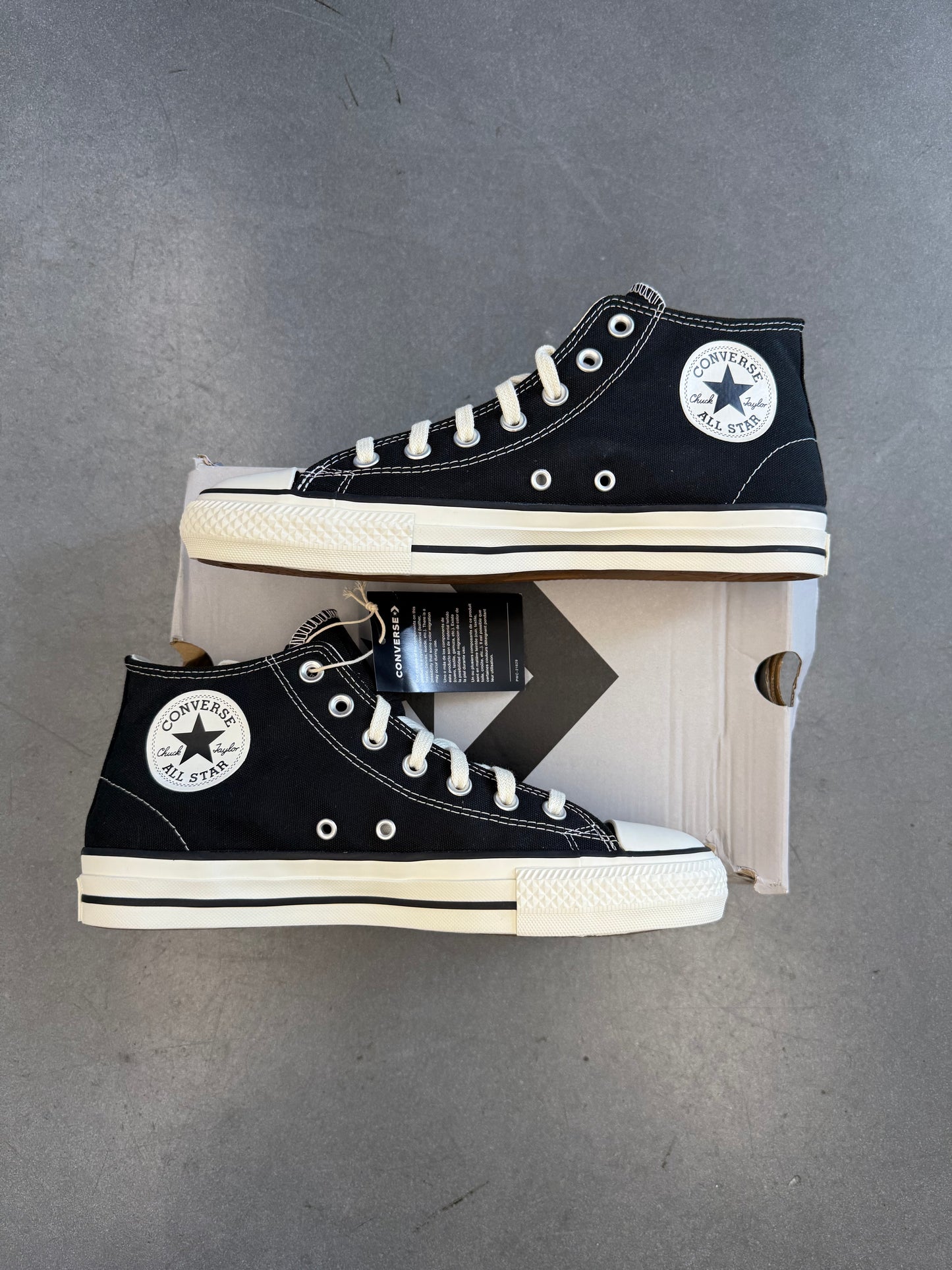 SIZE 8 CONVERSE CHUCK 70 HI - BLACK (WITH BOX)