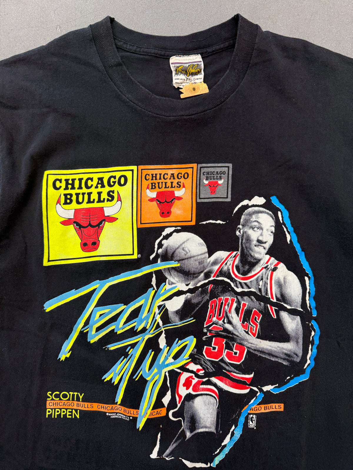 90'S CHICAGO BULLS SCOTTY PIPPEN TEAR IT UP TEE (MAGIC JOHNSON FOTL TAG)