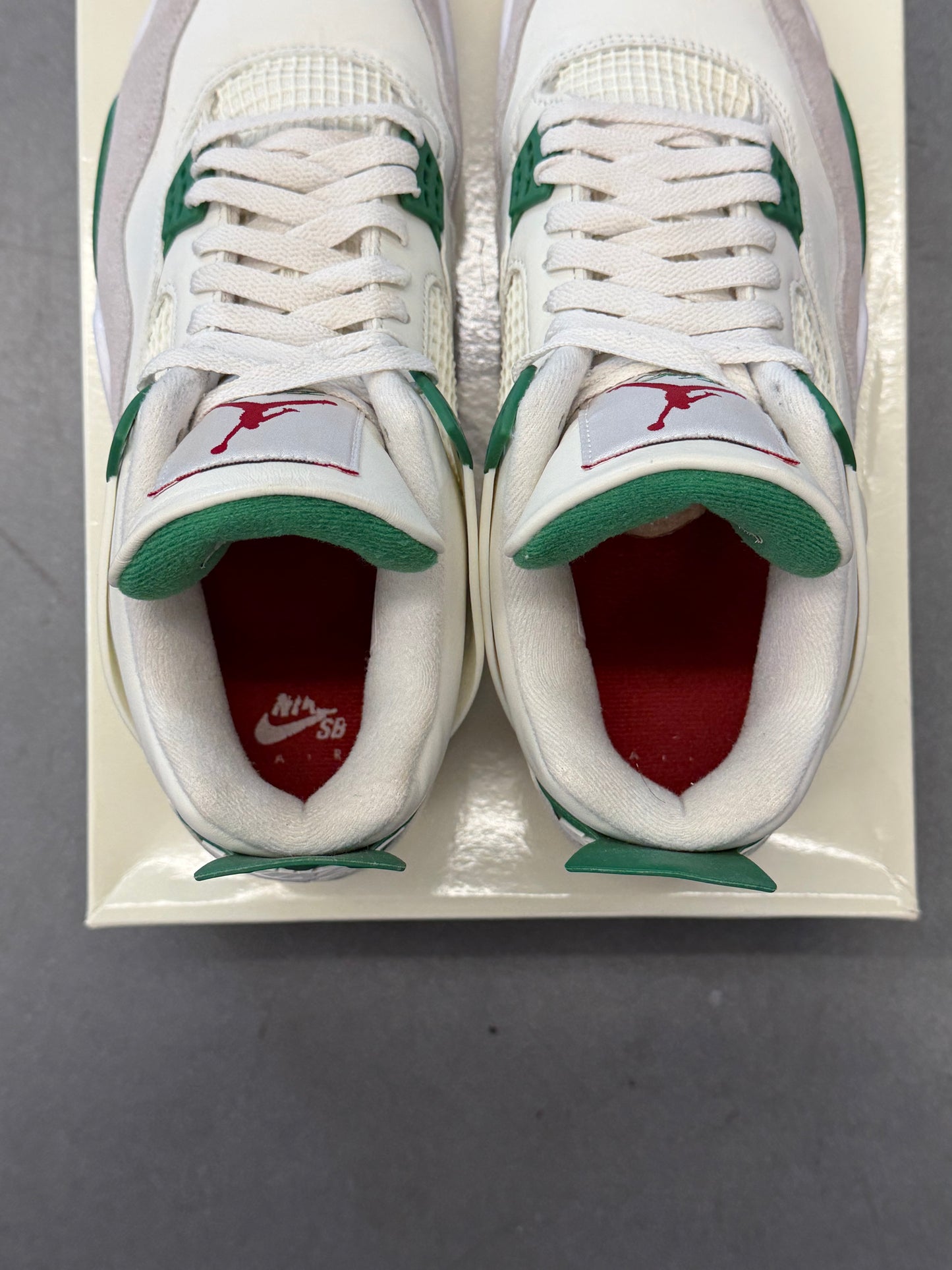 2023 AIR JORDAN 4 SB - PINE GREEN (W/BOX)