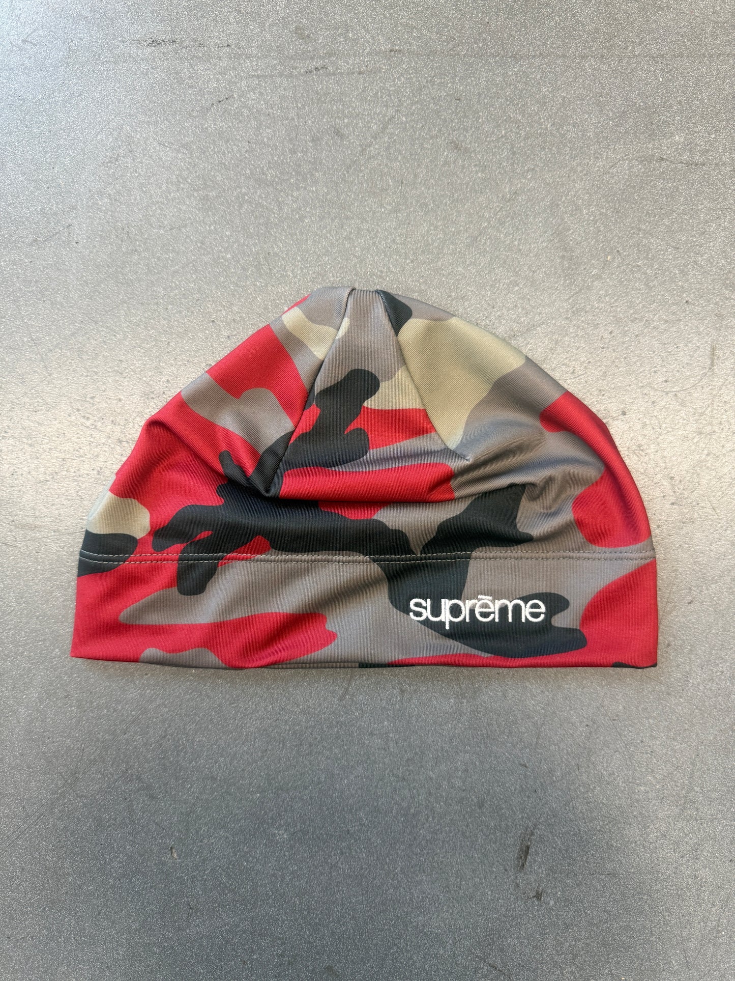 SS26 SUPREME BASE LAYER BEANIE - SCARLET CAMO