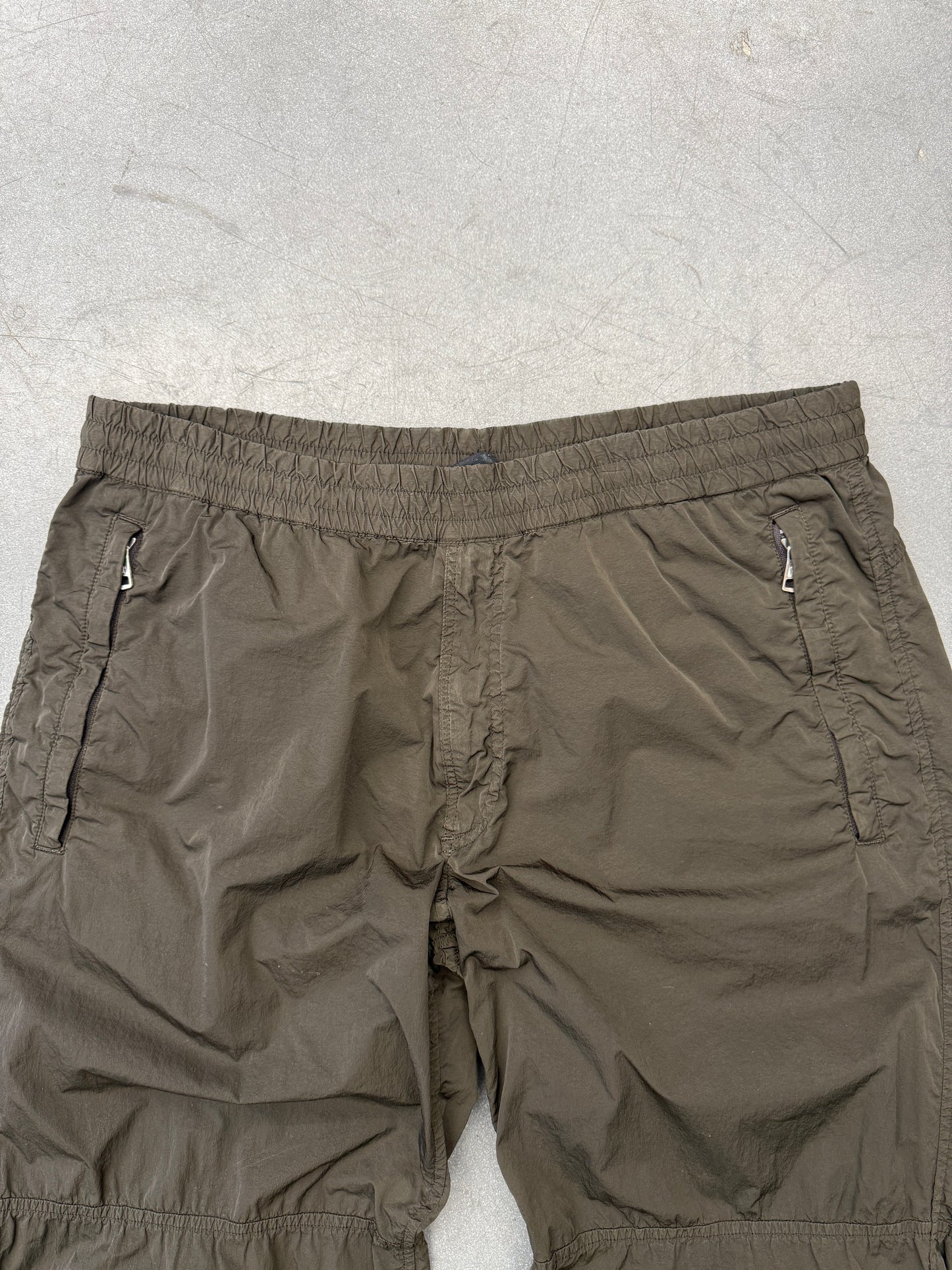 MONCLER GENIUS 2 1952 ZIPPER POCKET NYLON TRACK PANTS - DARK OLIVE