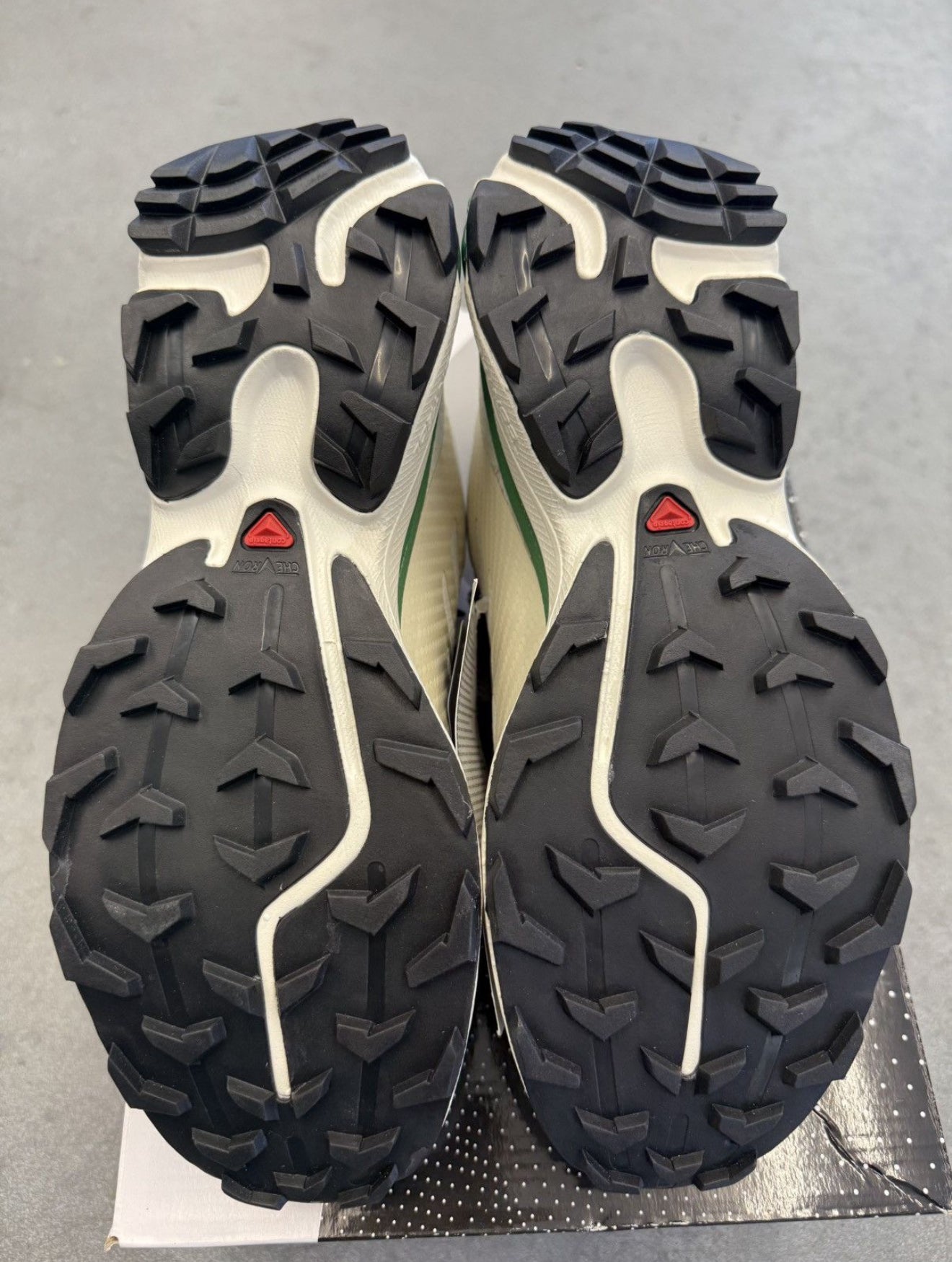 SIZE 8 SALOMON XT-4 HIDDEN NY WHITE (BRAND NEW WITH BOX)