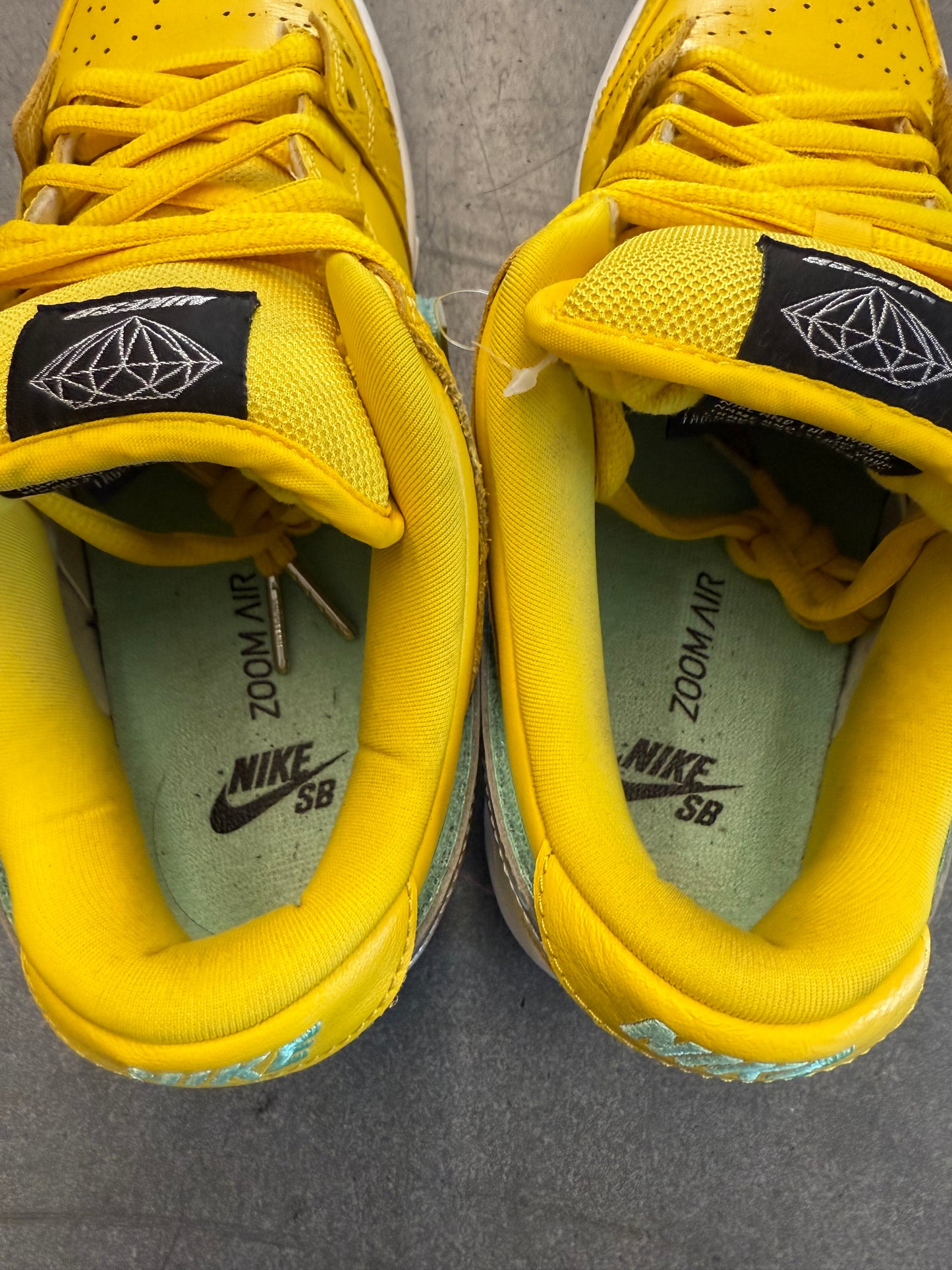 2018 SIZE 8 NIKE SB DUNK LOW DIAMOND SUPPLY CO. CANARY YELLOW [LIL WAYNE'S PERSONAL PAIR] (PRE-OWNED NO BOX)