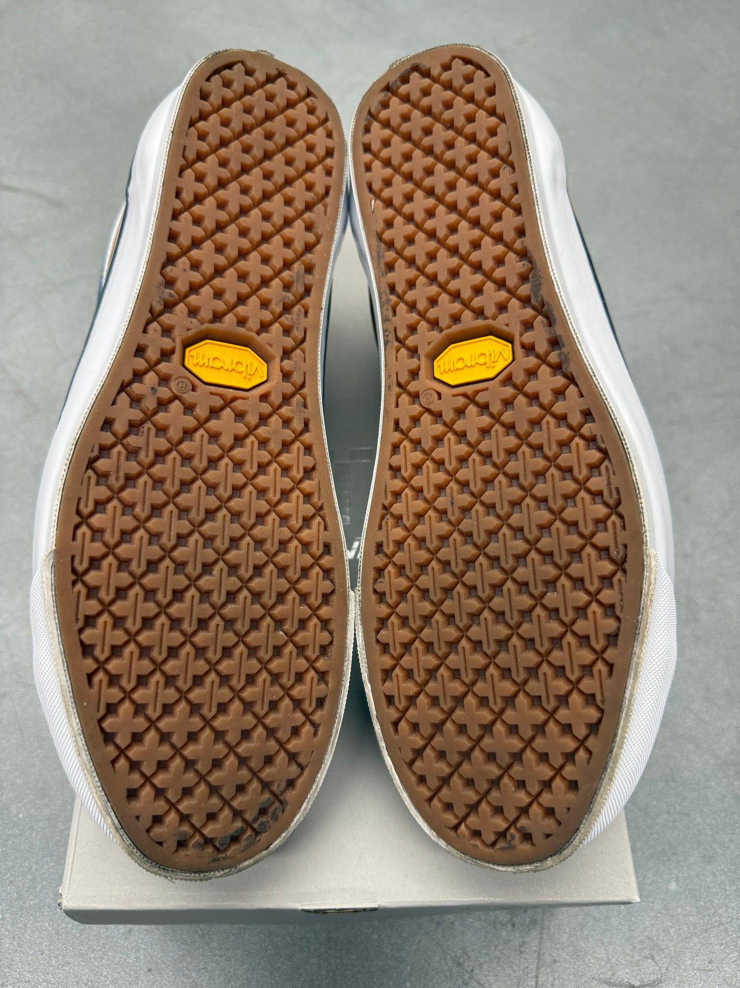 SIZE 8 VANS OTW OLD SKOOL 36 VIBRAM NAVY (PRE-OWNED WITH BOX)