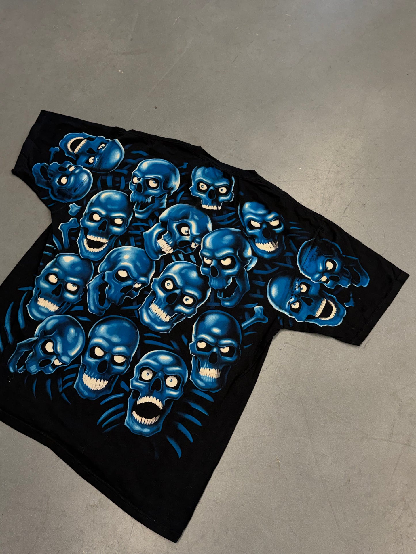 2001 LIQUID BLUE GLOW IN THE DARK SKULLS AOP TEE - BLUE (NWT)