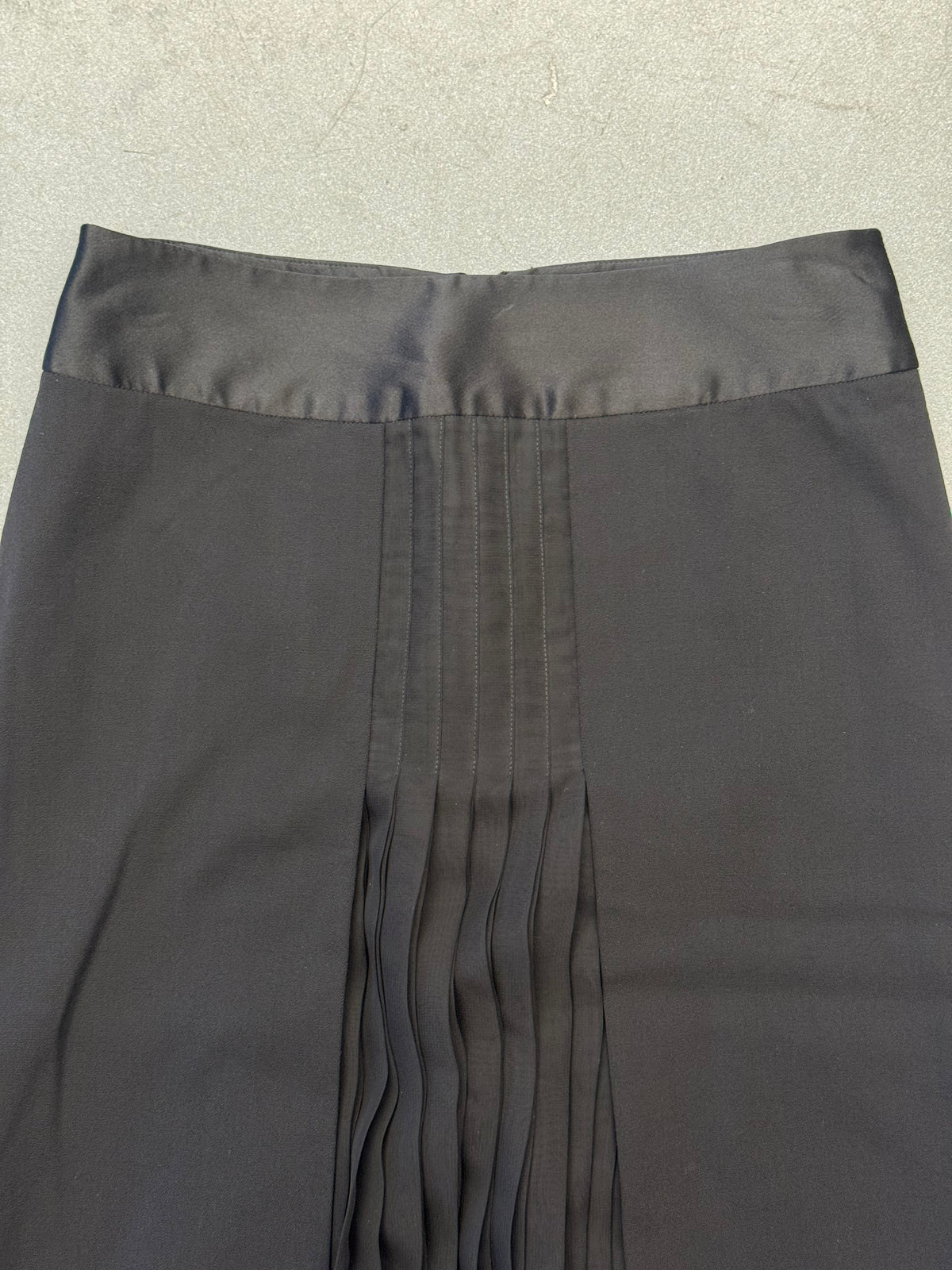 VINTAGE DOLCE & GABBANA PLEATED BLACK LACE SKIRT (LEOPARD LINED)