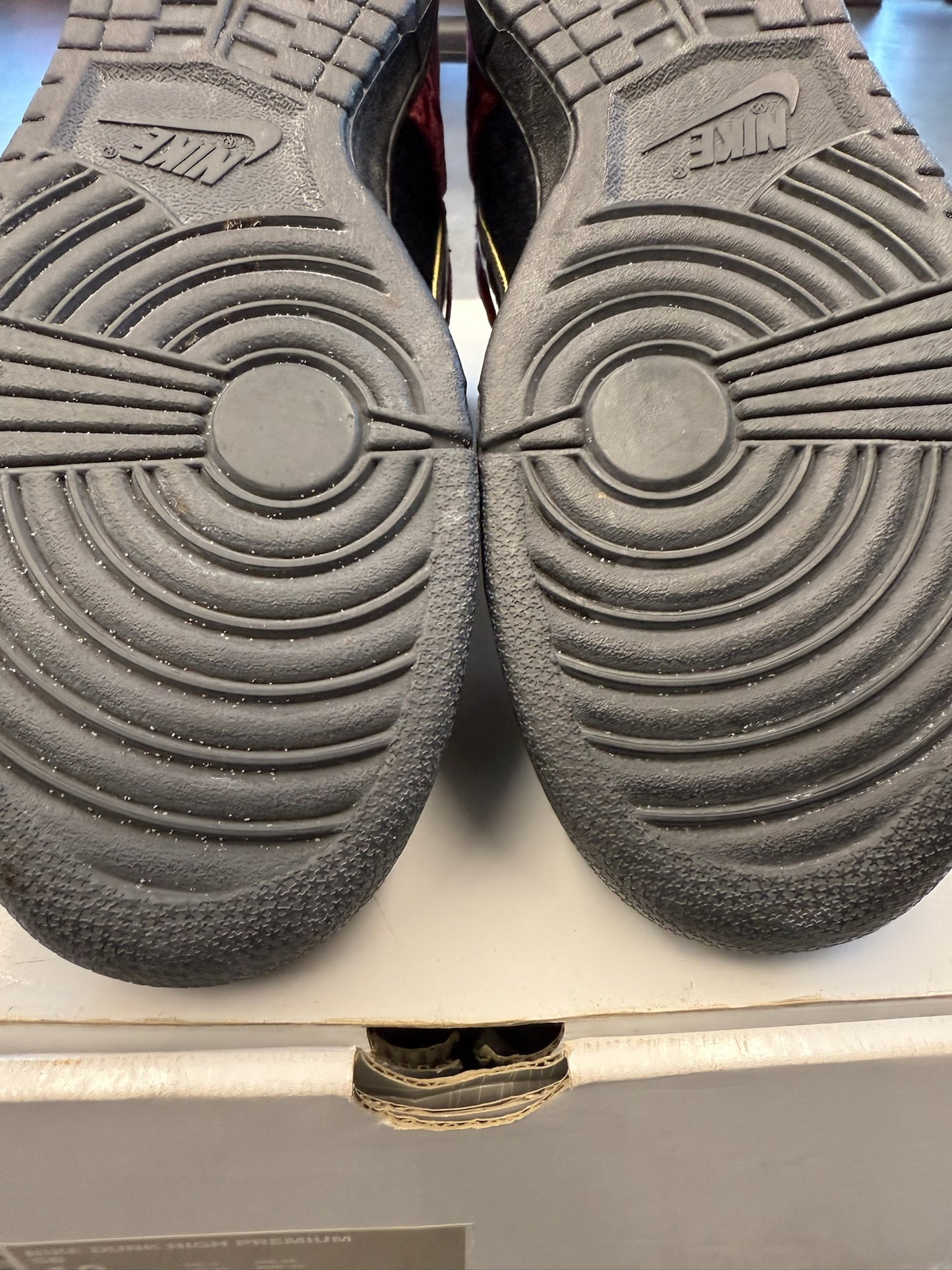 SIZE 10 2007 BLOODY SUNDAY NIKE SB DUNK HIGH PREMIUM SB (WITH BOX AND LACES)