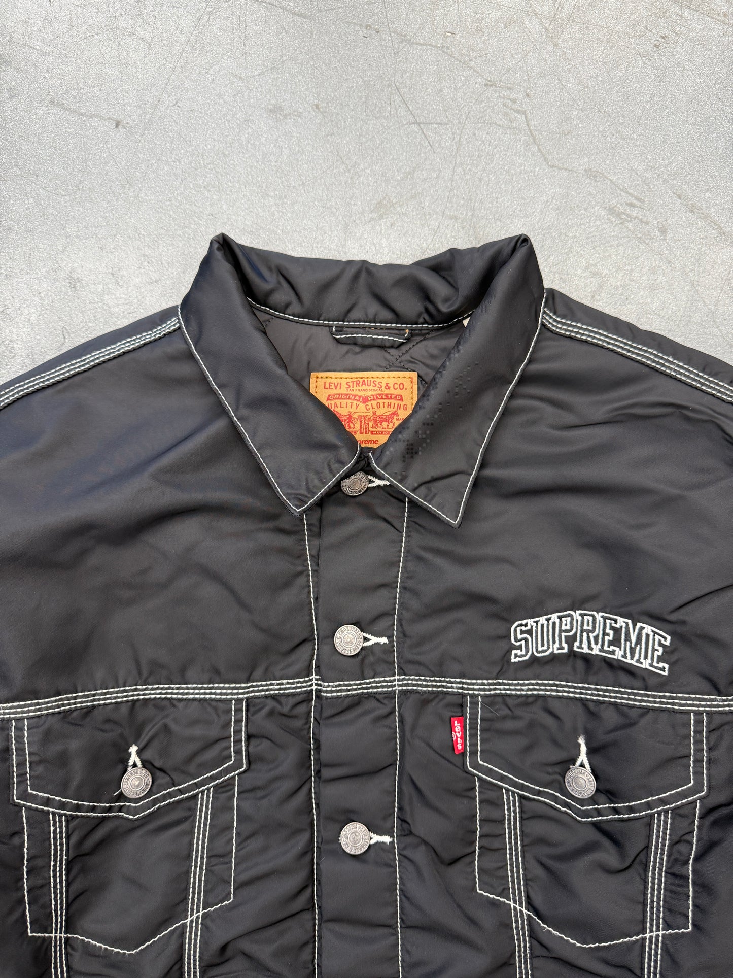FW19 SUPREME LEVI'S NYLON TRUCKER JACKET - BLACK