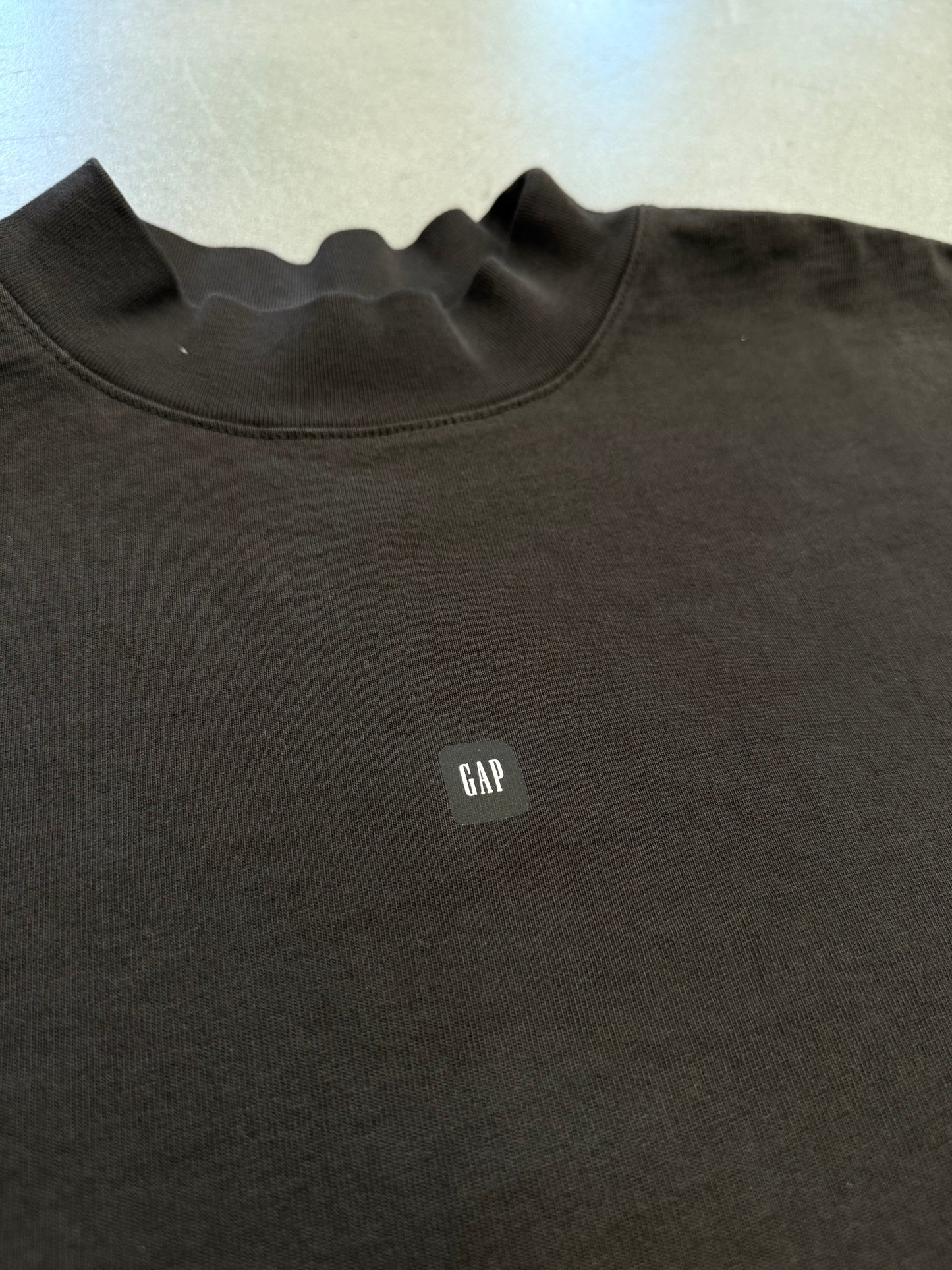 YEEZY GAP ENGINEERED BY BALENCIAGA LOGO LONG SLEEVE TEE - BLACK (XS)