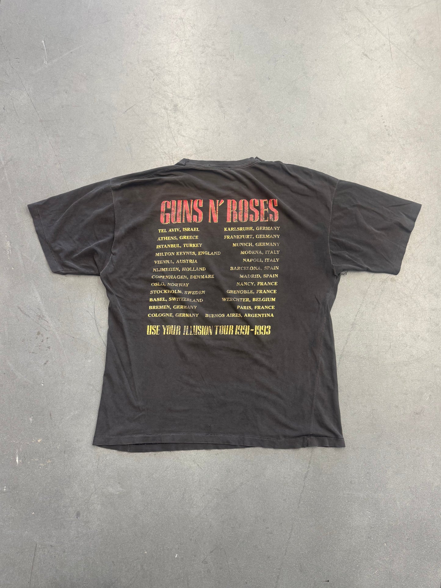 1992 GUNS N' ROSES BAD APPLES USE YOUR ILLUSION TOUR TEE (FADED TAG)