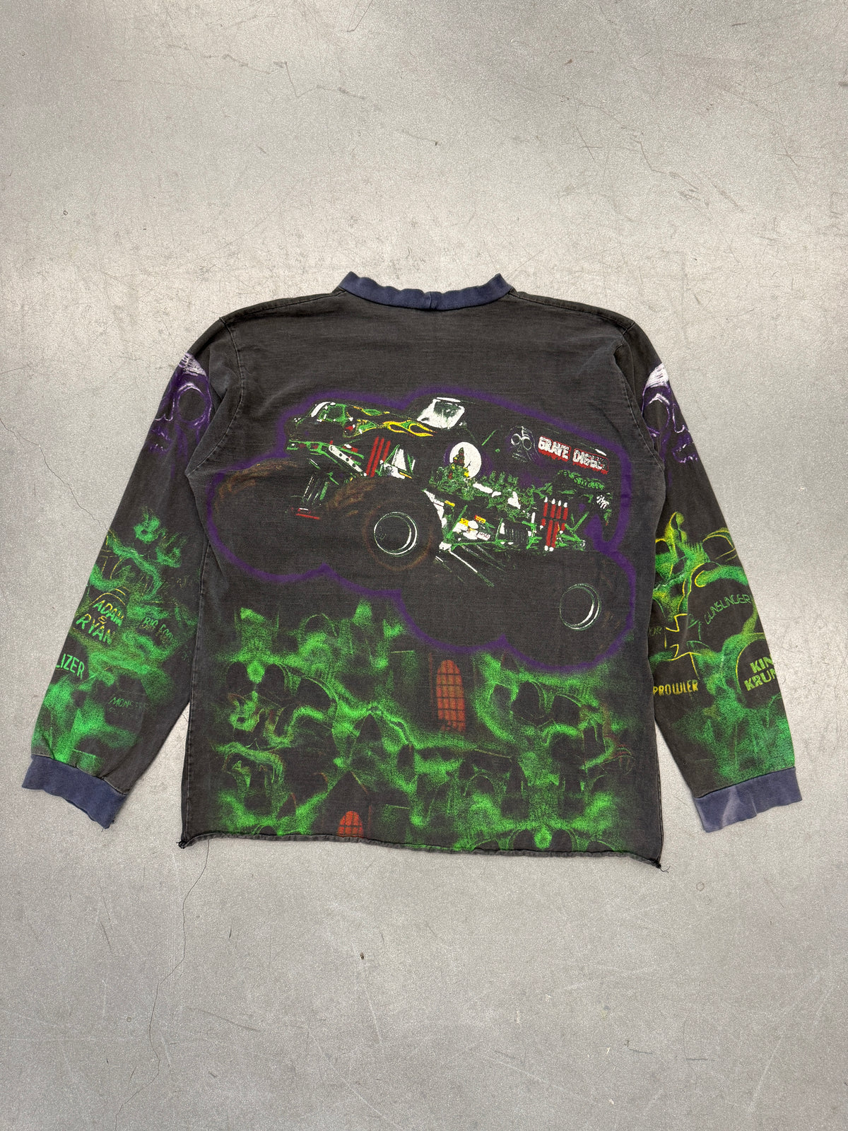 90'S GRAVE DIGGER MONSTER TRUCK RACING AOP LONG SLEEVE FADED TEE (L TAG)