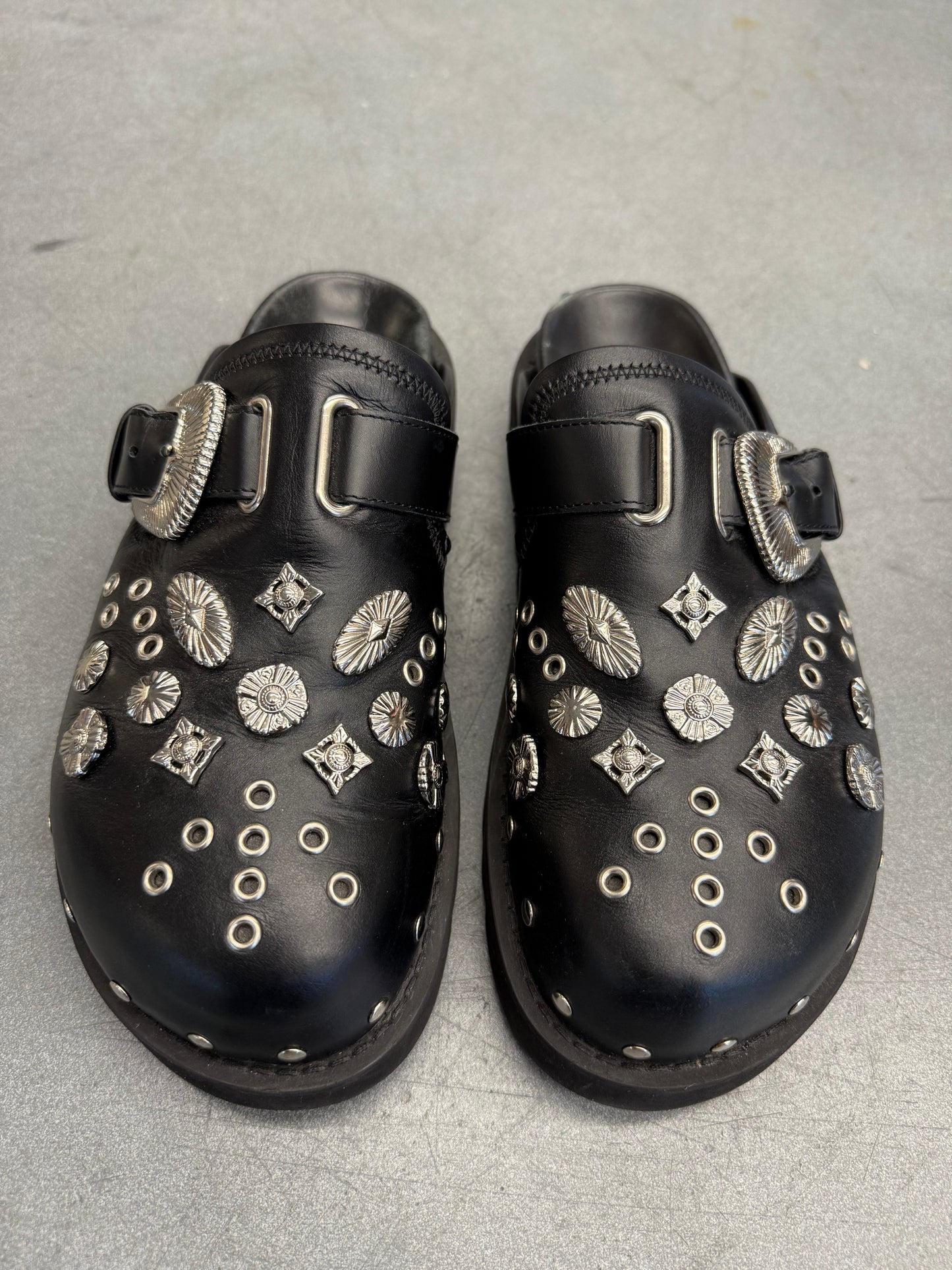 TOGA VIRILIS BLACK LEATHER STUDDED CLOG