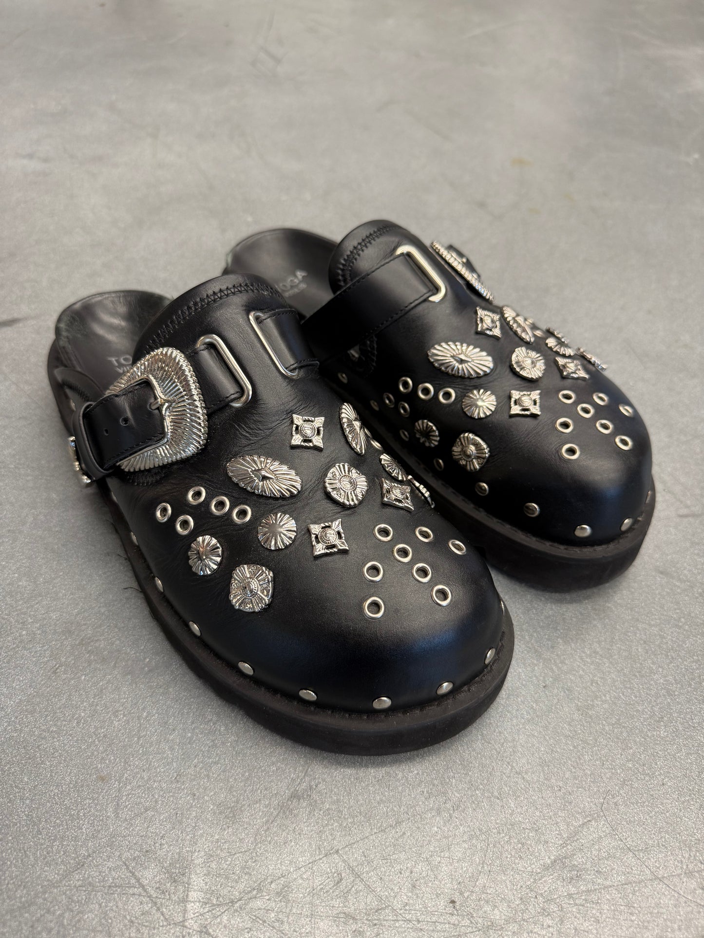 TOGA VIRILIS BLACK LEATHER STUDDED CLOG