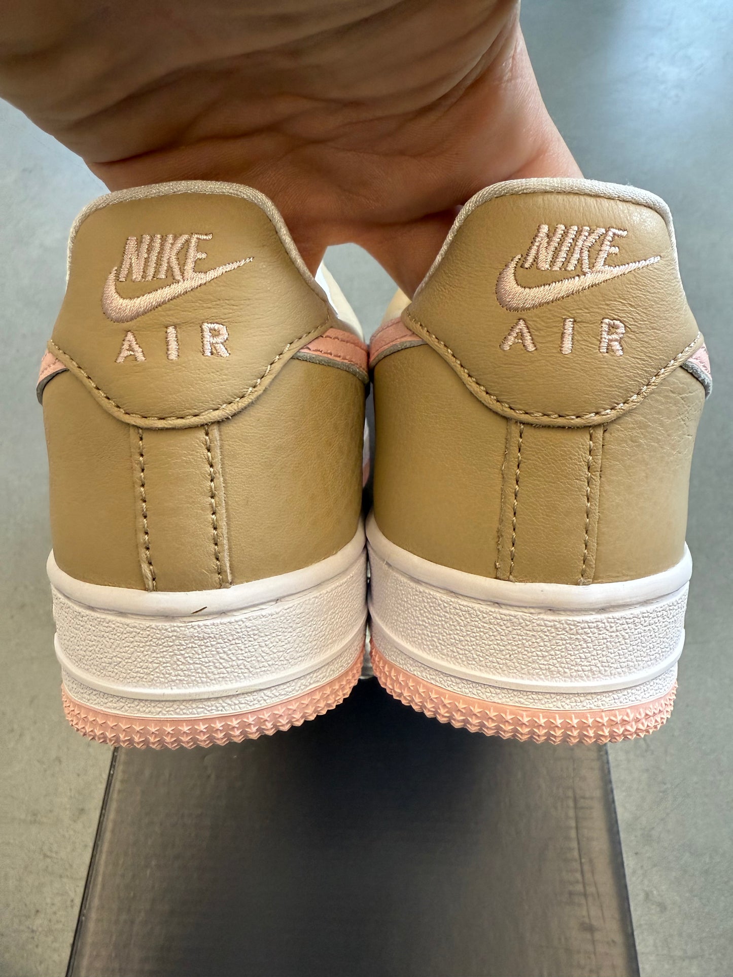 2024 SIZE 5.5 NIKE AIR FORCE 1 LOW LINEN (NEW WITH BOX)