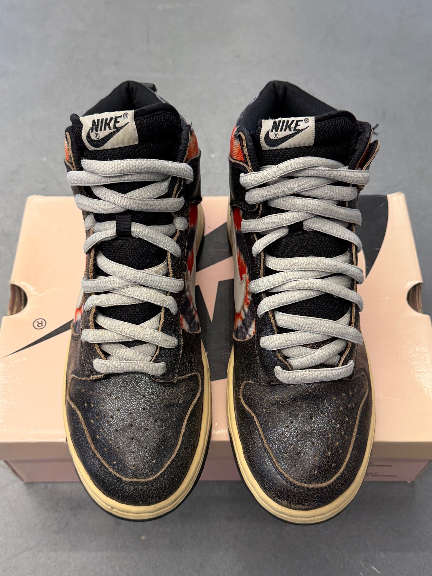2004 NIKE SB DUNK HIGH HUF (WITH REPLACEMENT PINK BOX)