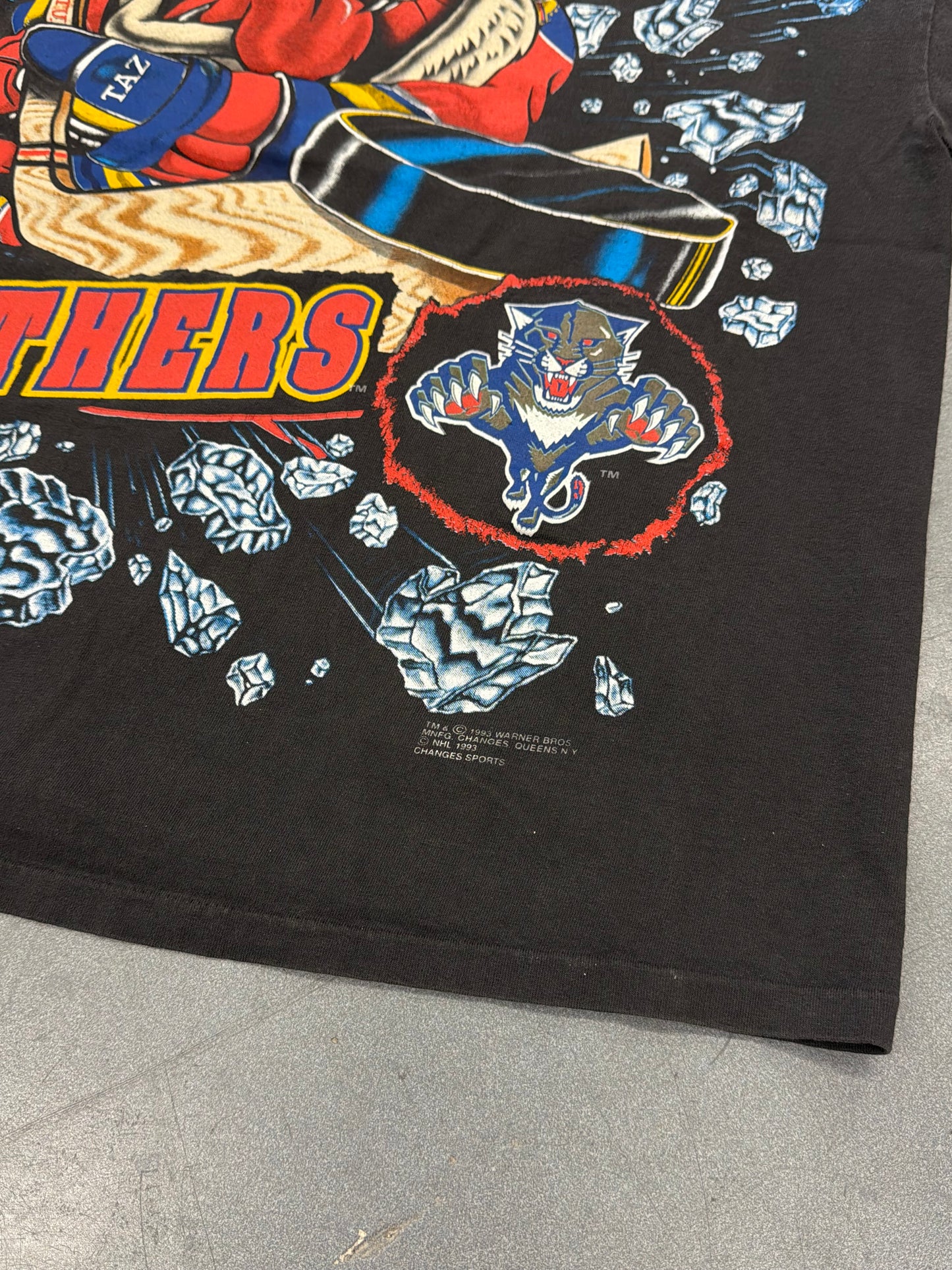 1993 FLORIDA PANTHERS TAZ BREAKING ICE TEE (CHANGE'S TAG)