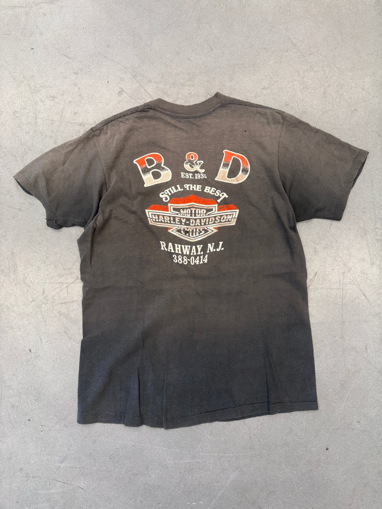 1980S HARLEY DAVIDSON RAHWAY, N.J. AMERICAN TRADITION TEE (FADED TAG)