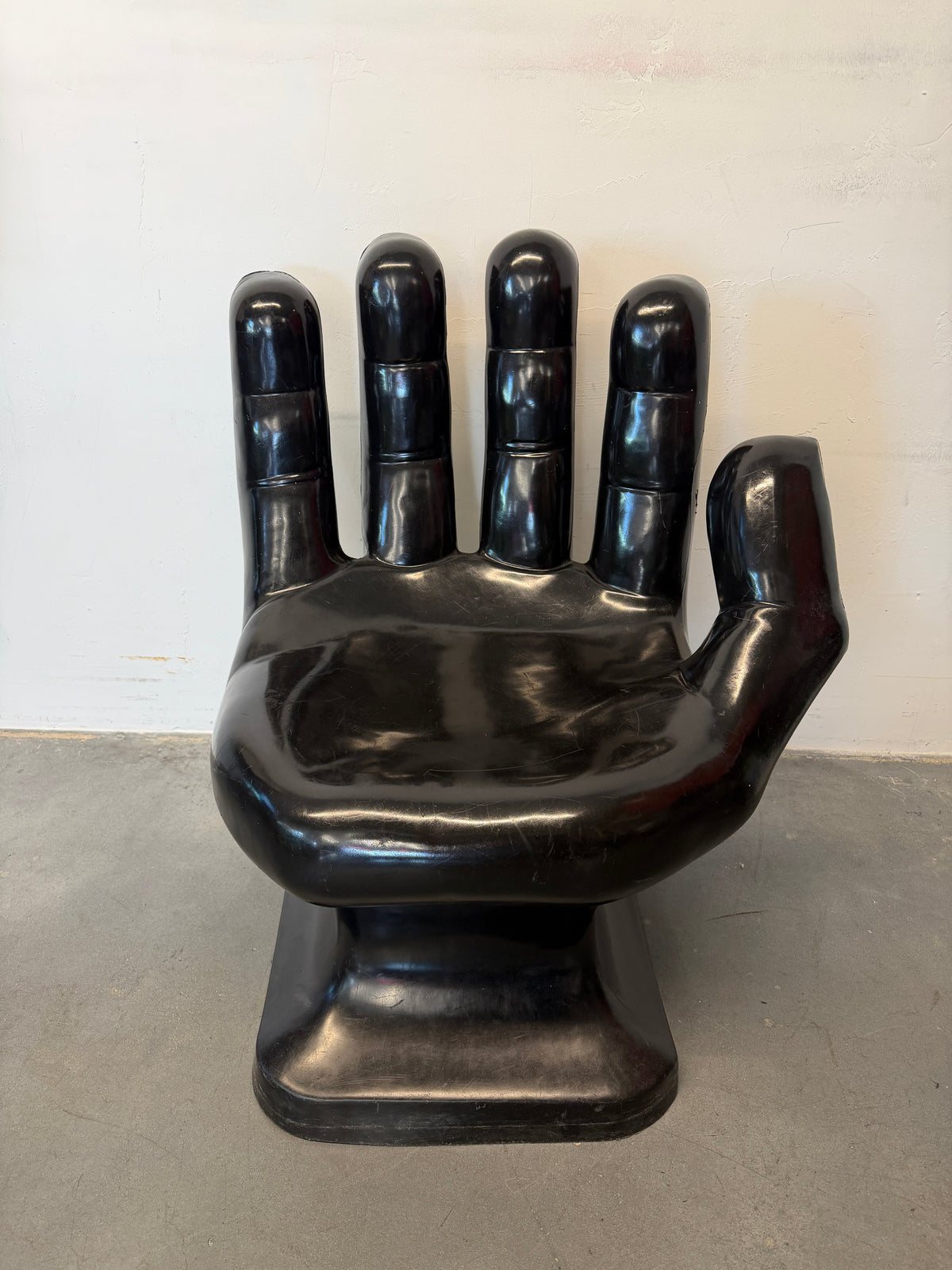 VINTAGE BLACK MOLDED PLASTIC HAND CHAIR