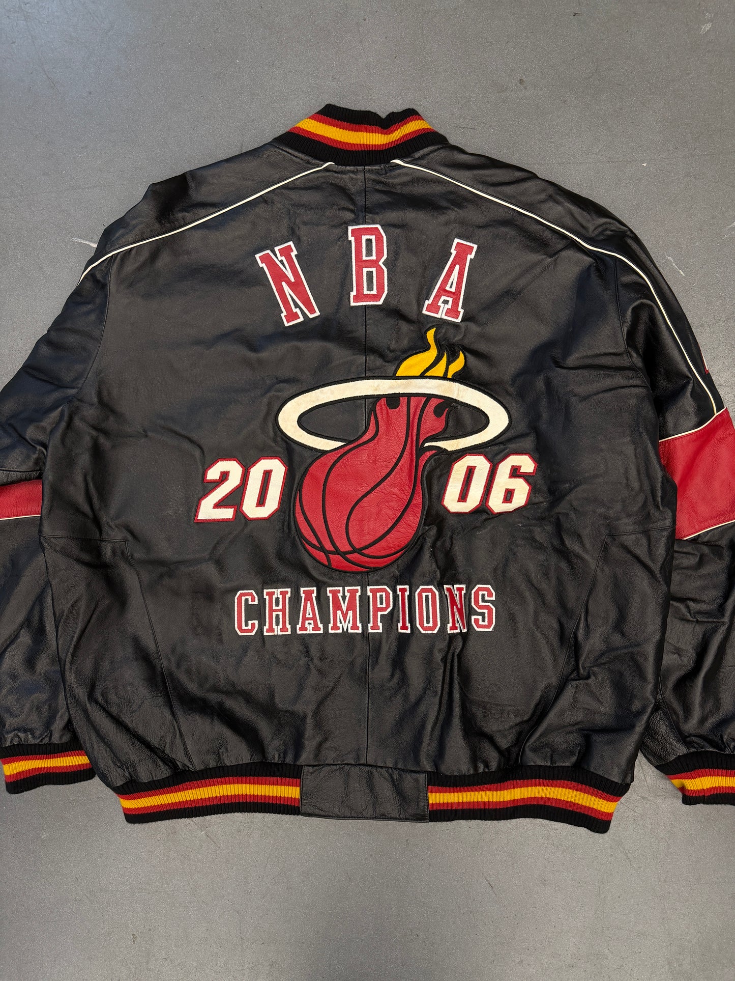 2006 MIAMI HEAT NBA CHAMPIONS LEATHER JACKET (REAL SPORTS FASHION TAG)