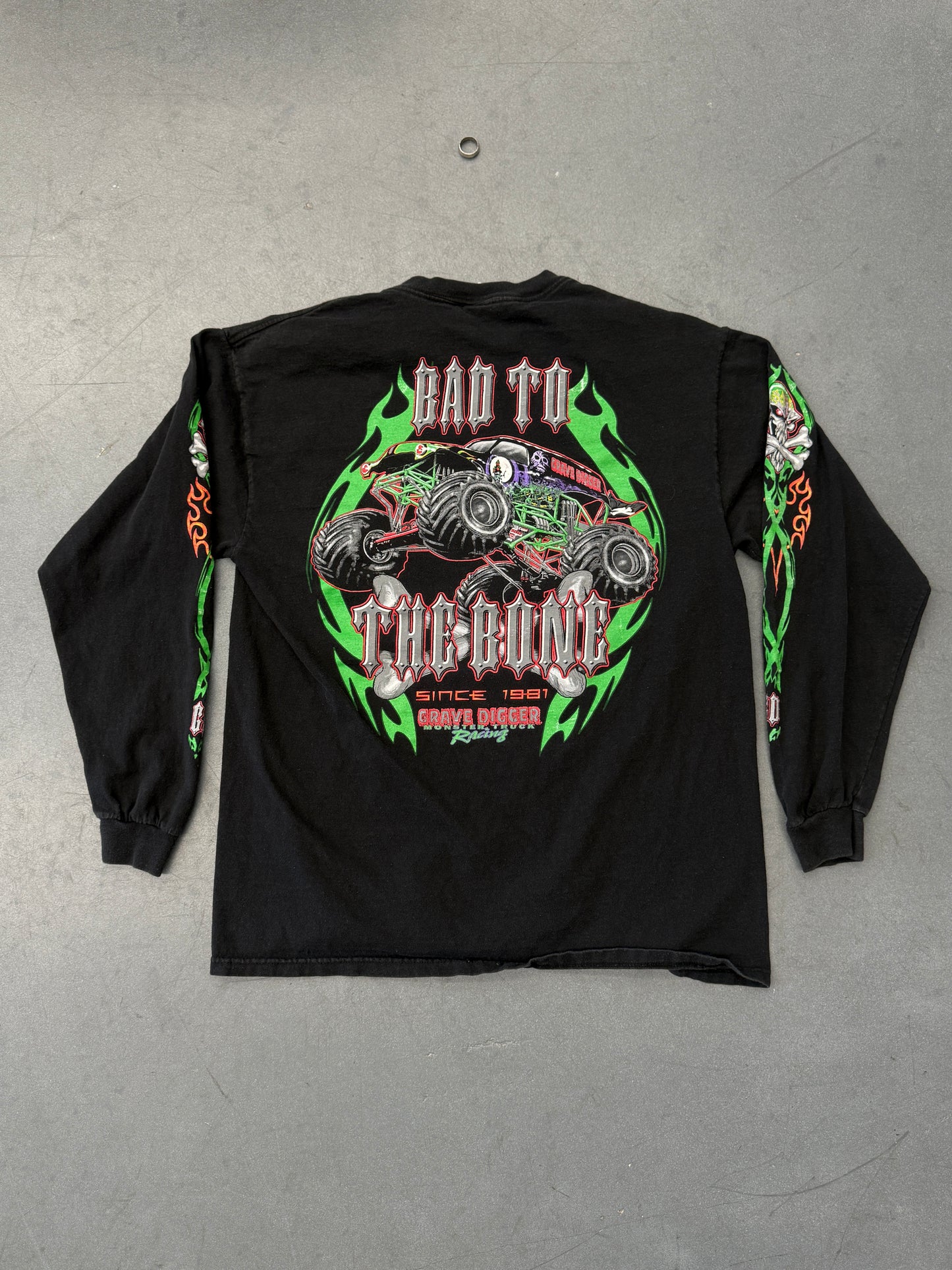 VINTAGE GRAVE DIGGER RACE TEAM SINCE 1981 LS TEE (DELTA PRO WEIGHT TAG)