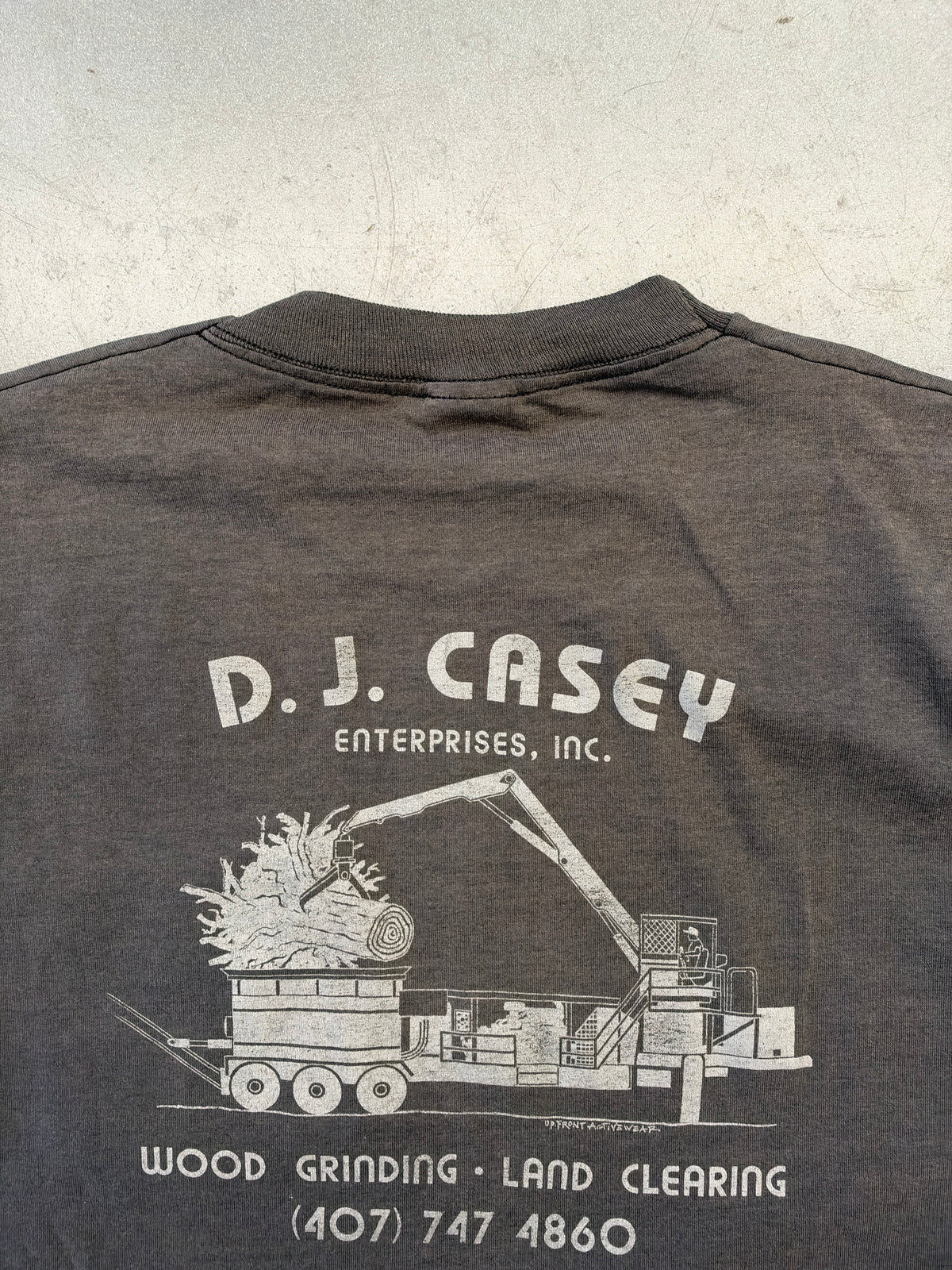 90S VINTAGE D.J. CASEY ENTERPRISES INC. WOOD GRINDING LAND CLEARING FADED POCKET TEE (SCREEN STARS BEST TAG)