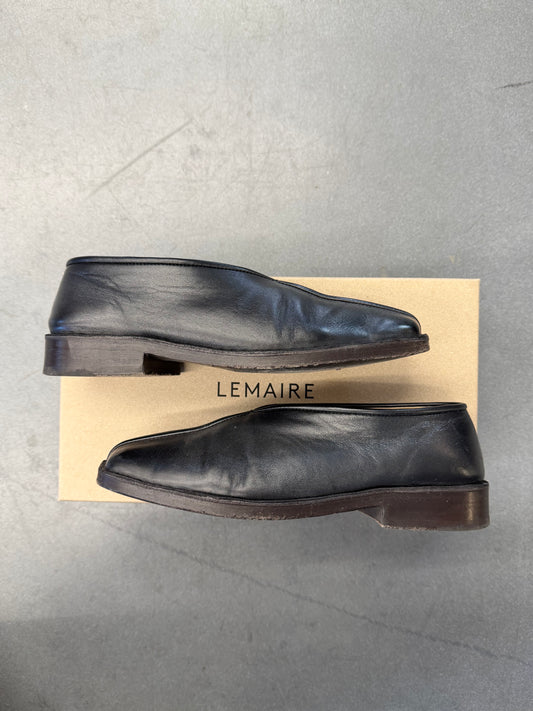SIZE 40 LEMAIRE PIPED SQUARE-TOE LOAFERS - BLACK (PRE-OWNED WITH BOX)