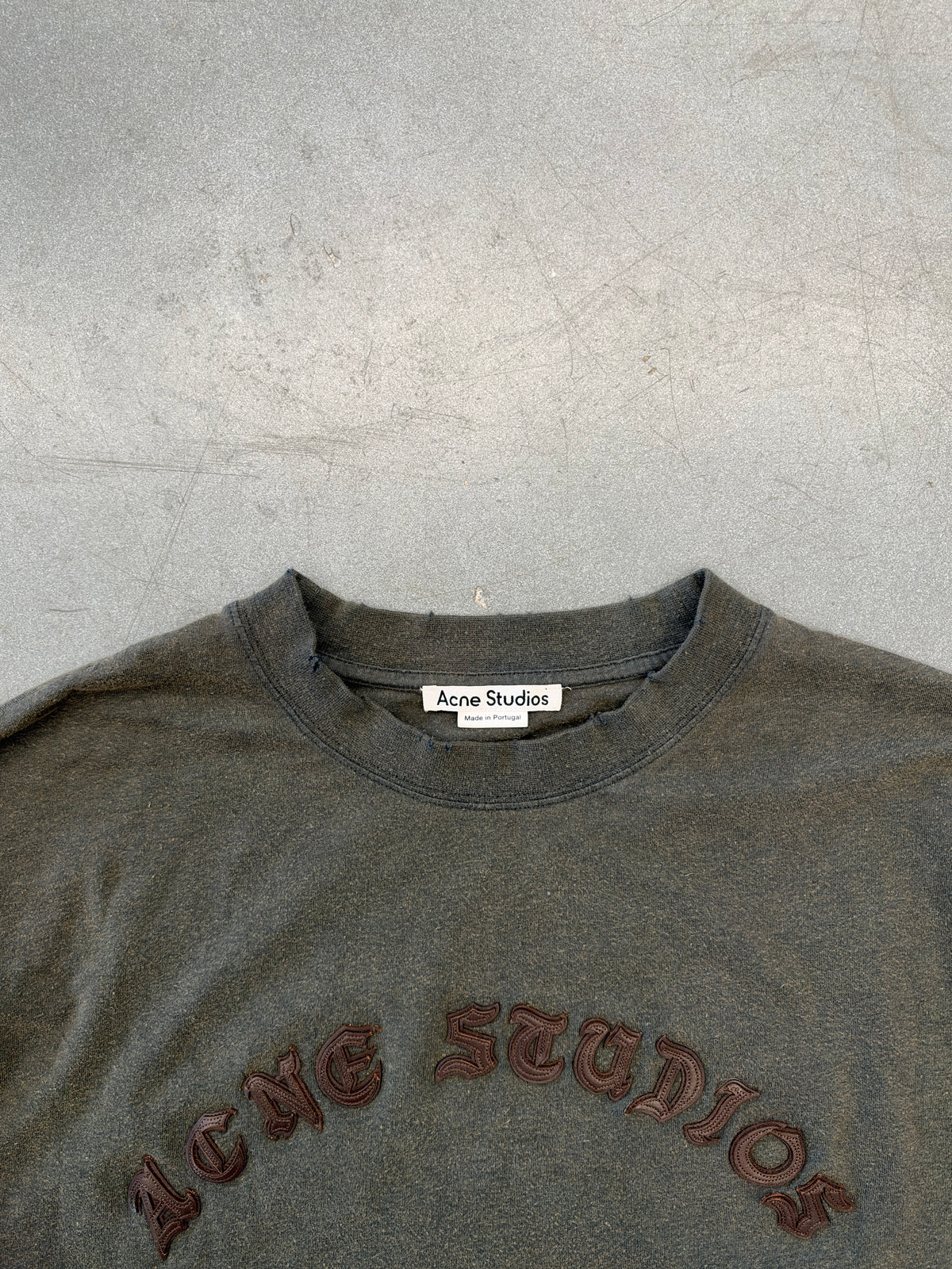 FW24 ACNE STUDIOS LEATHER LOGO LONG SLEEVE TEE - FADED BLACK