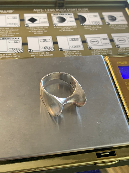 ABSTRACT BULDGE SILVER RING (8.9 GRAMS)