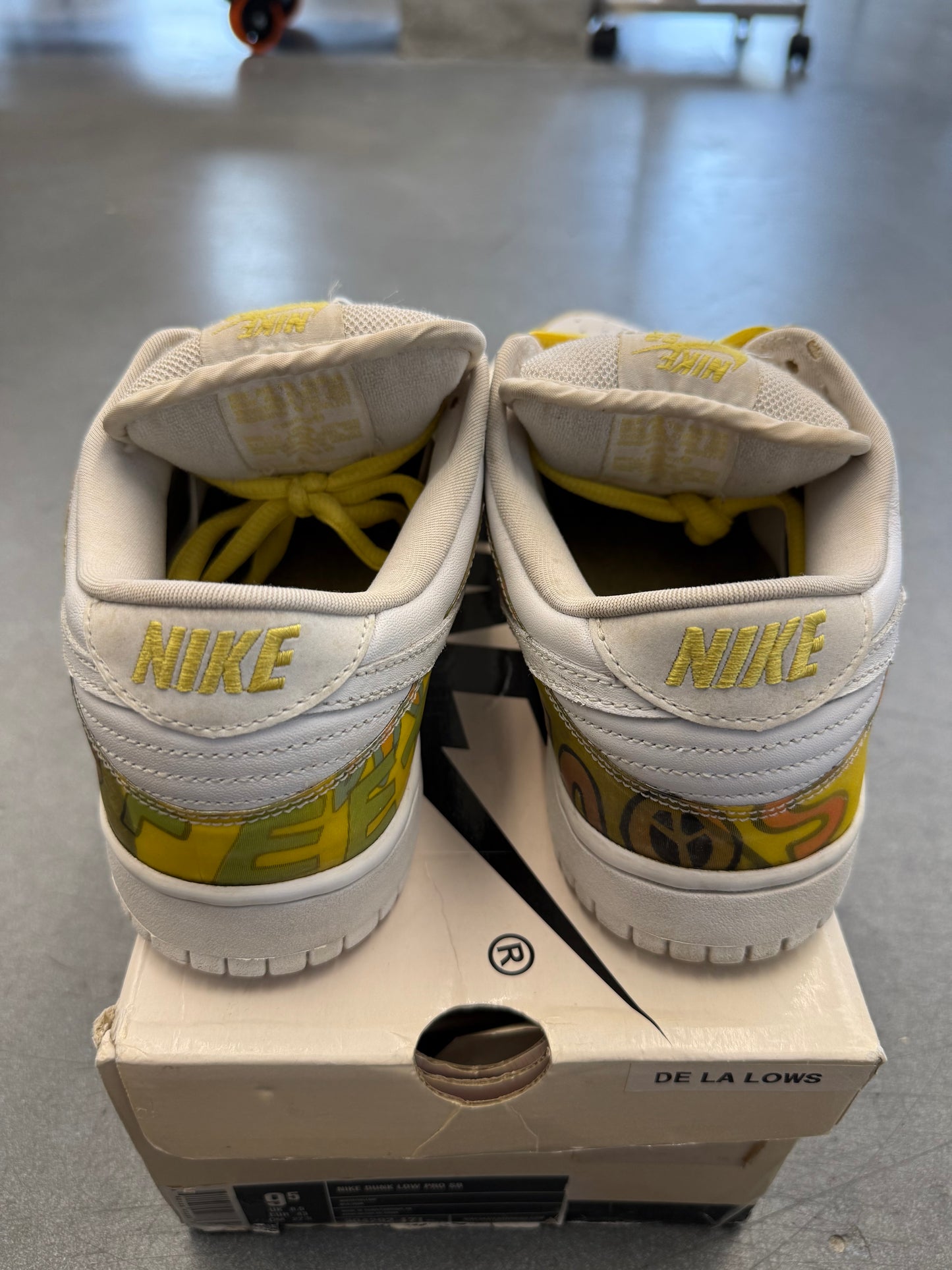 SIZE 9.5 NIKE SB DUNK LOW DE LA SOUL (2005) (PRE-OWNED WITH BOX)