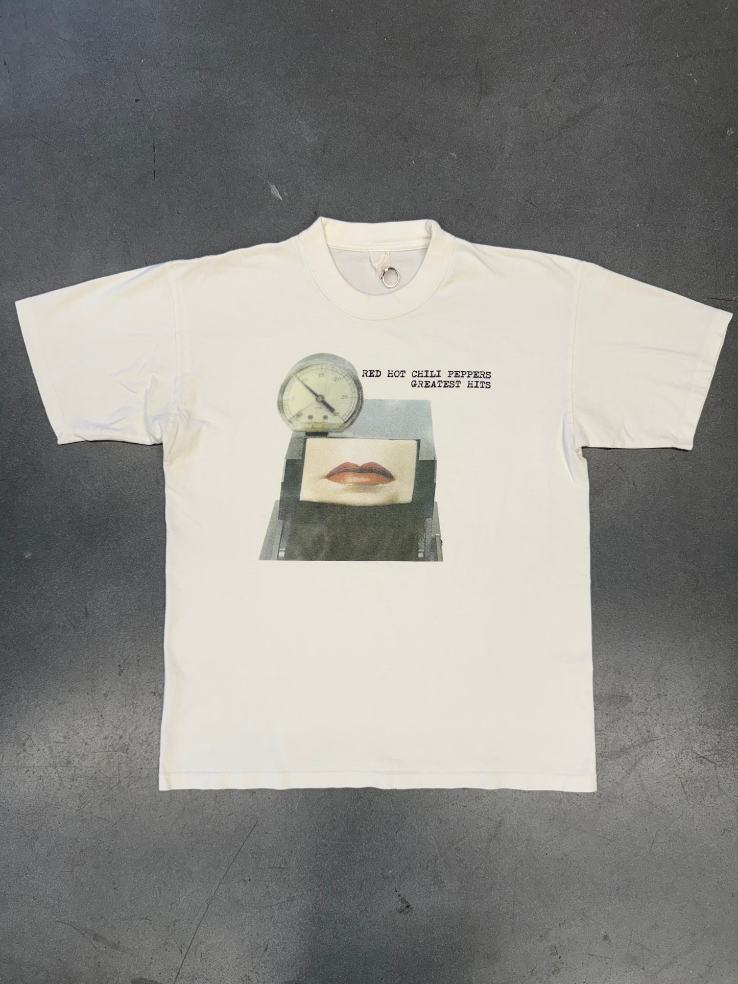2003 RED HOT CHILI PEPPERS GREATEST HITS TEE (FADED J T’S TAG)
