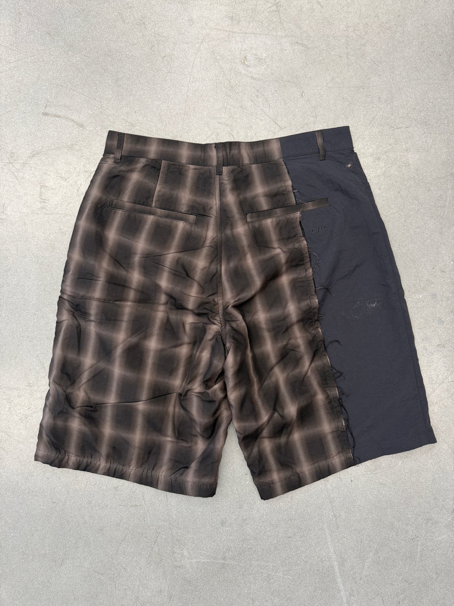 ARTE ANTWERP PLAID SHORTS