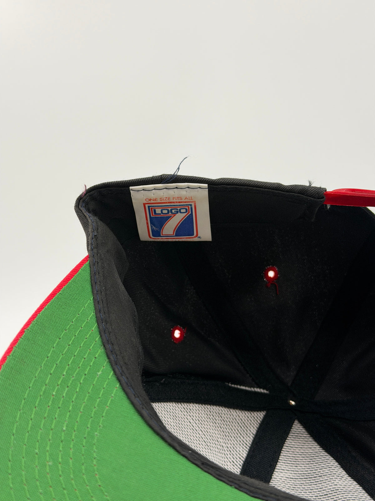 90'S MIAMI HEAT LOGO 7 SNAPBACK HAT BLACK/RED