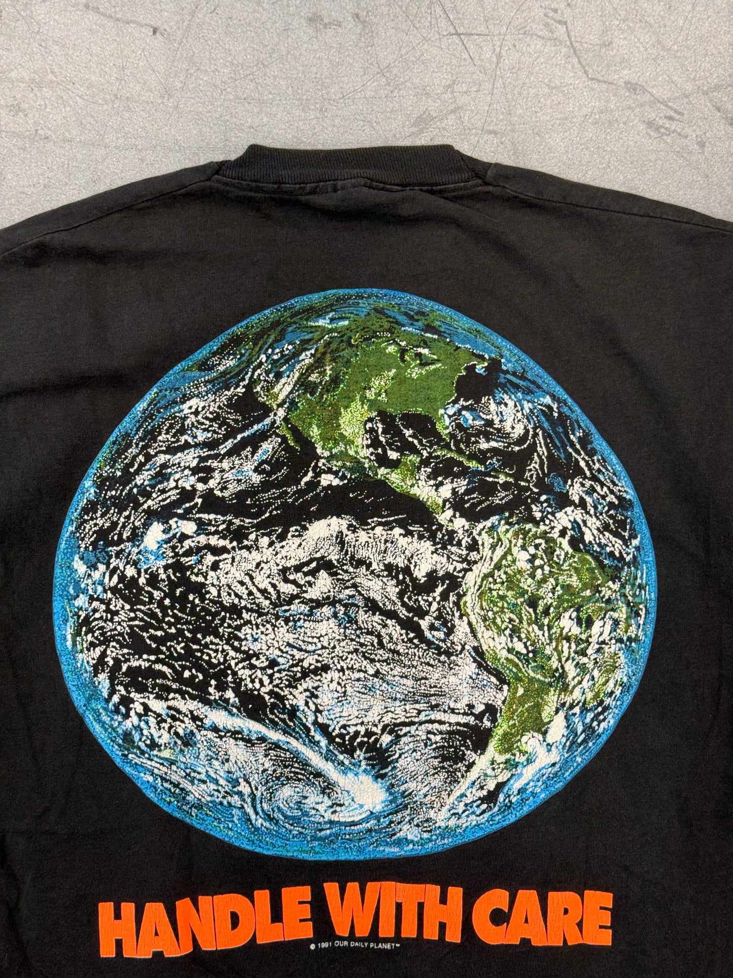 1991 OUR DAILY PLANET HANDLE WITH CARE TEE (FOTL TAG)
