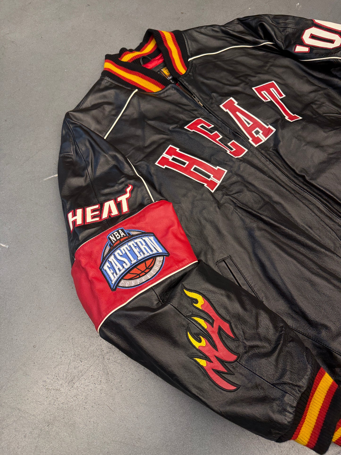 2006 MIAMI HEAT NBA CHAMPIONS LEATHER JACKET (REAL SPORTS FASHION TAG)