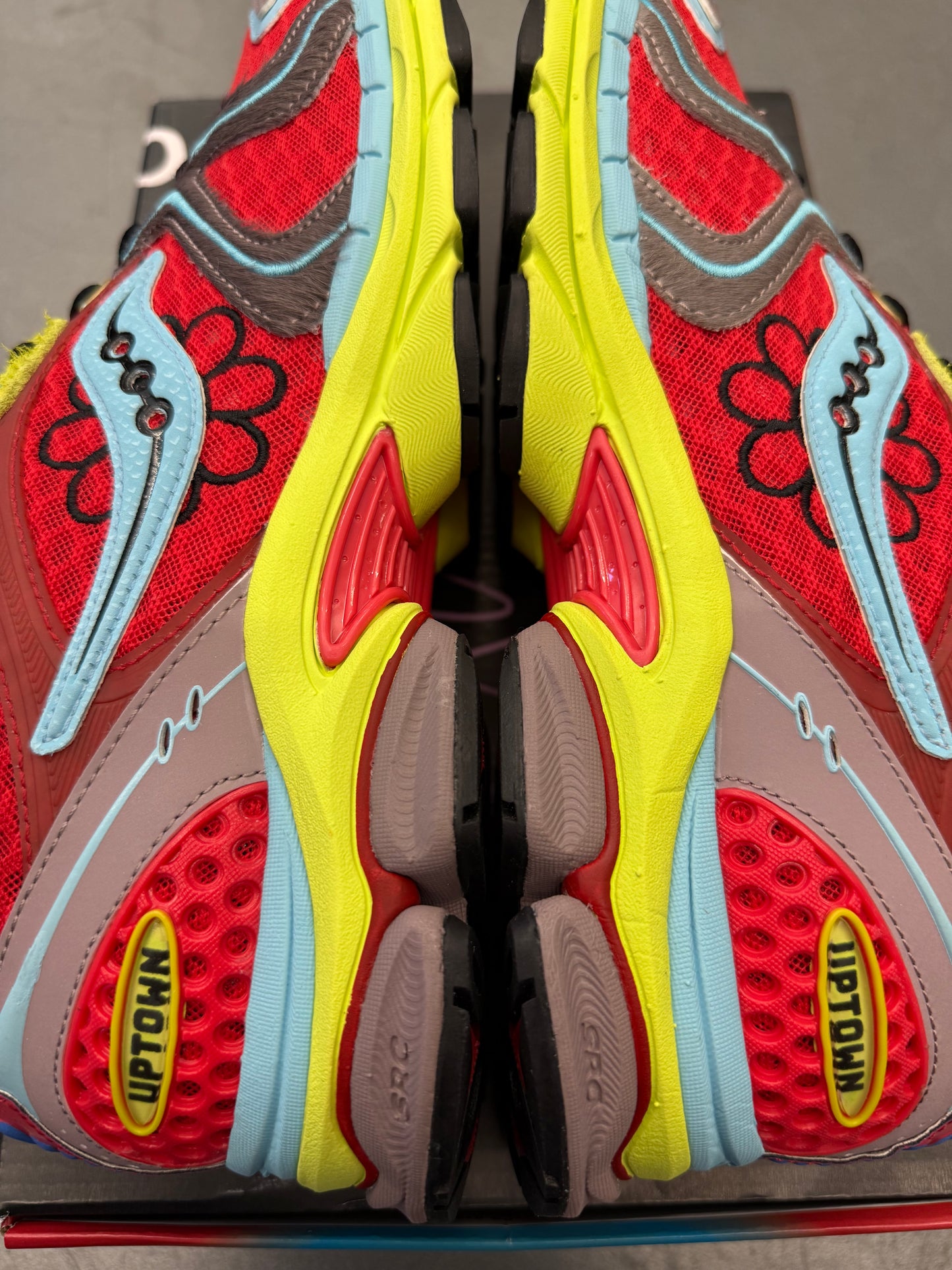 2025 SIZE 11.5 SAUCONY PROGRID TRIUMPH 4 JAE TIPS FLOWERS GROW UPTOWN POISON IVY