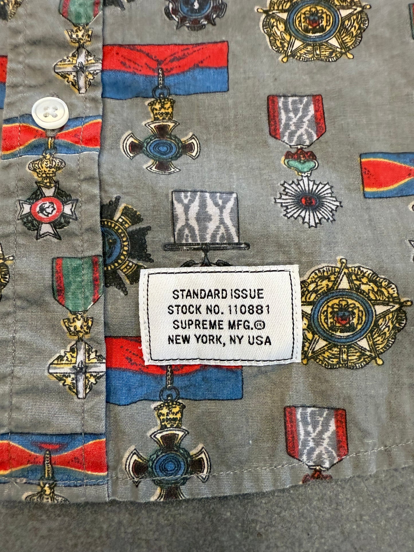 SS10 SUPREME MEDAL SS BUTTON-UP SHIRT