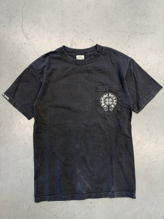 VINTAGE CHROME HEARTS CEMETERY POCKET TEE - BLACK