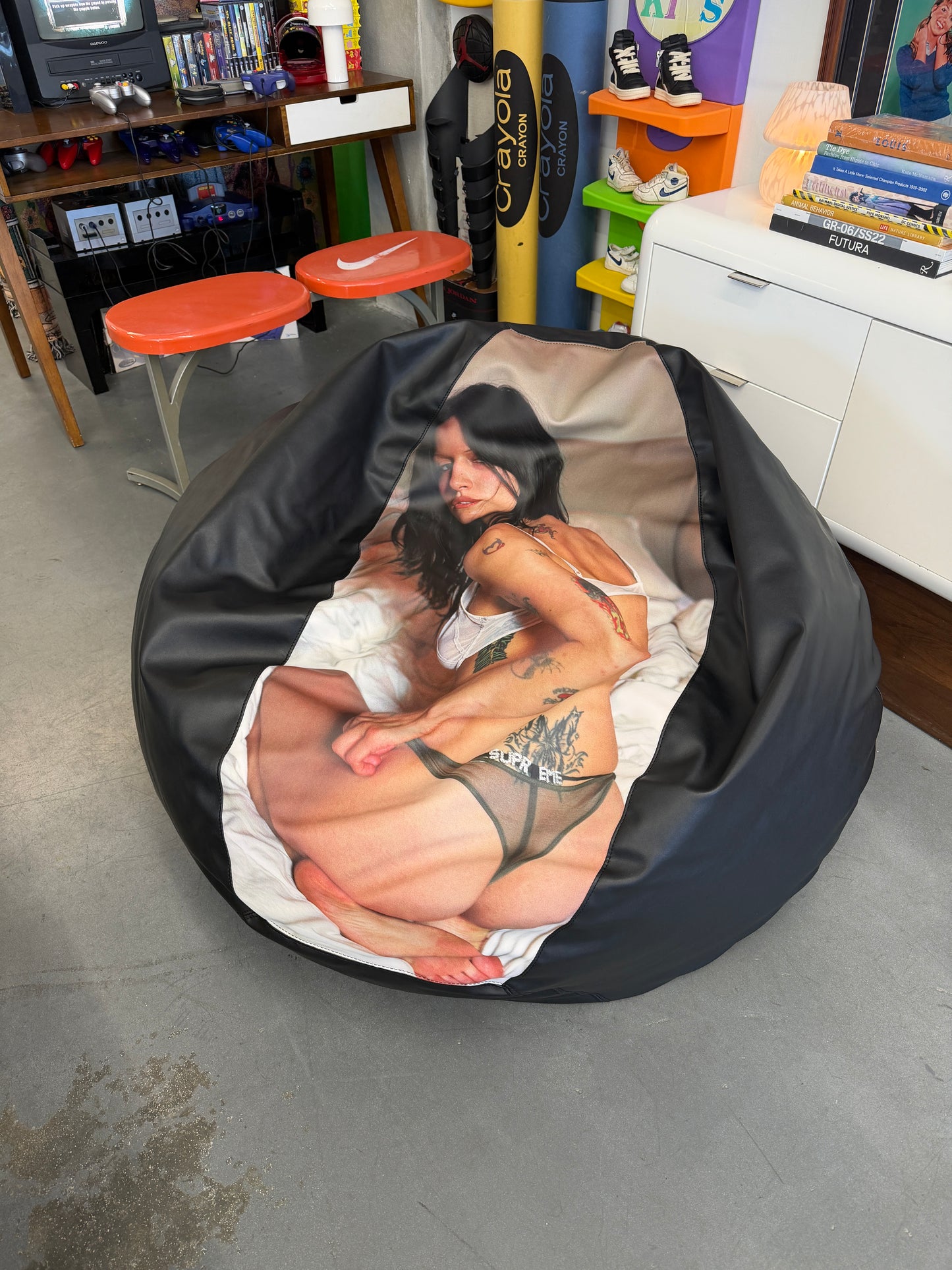 FW26 SUPREME LARRY CLARK BEAN BAG - MULTICOLOR