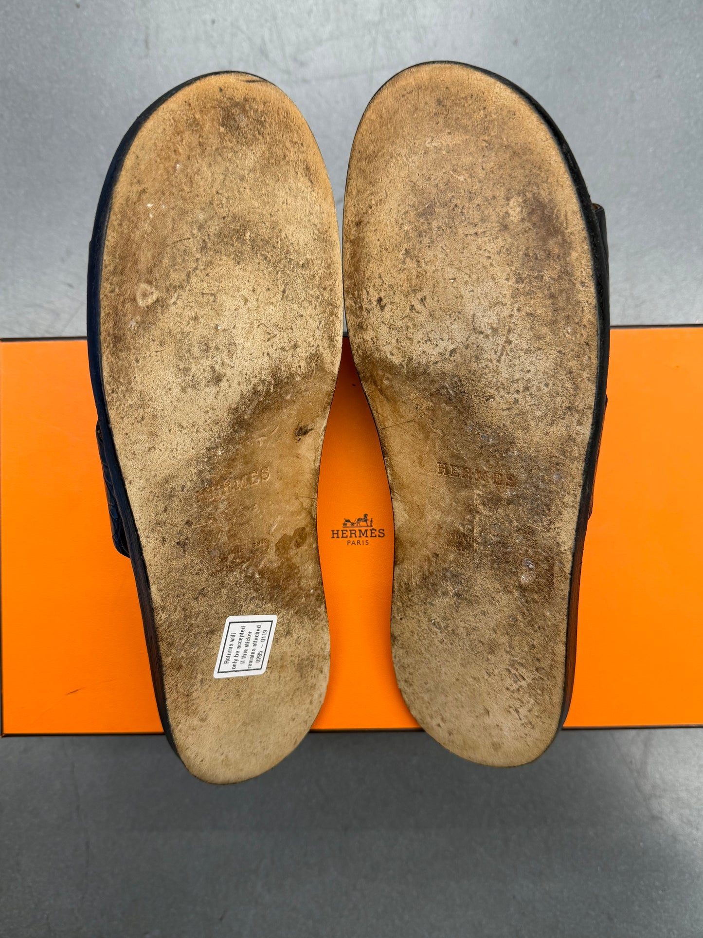 SIZE 43 HERMES IZMIR CROCODILE SANDAL  - BLACK (PRE-OWNED WITH BOX)