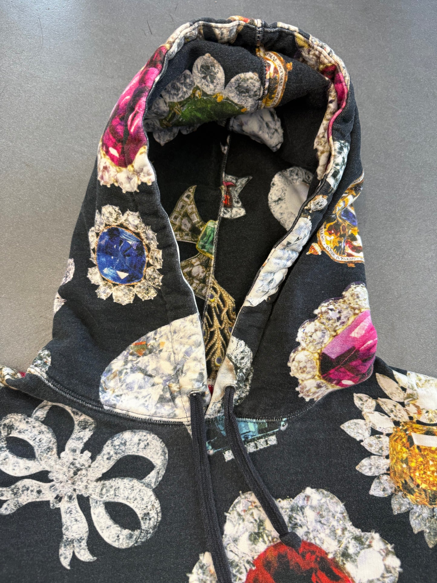 FW18 SUPREME JEWELS HOODED SWEATSHIRT