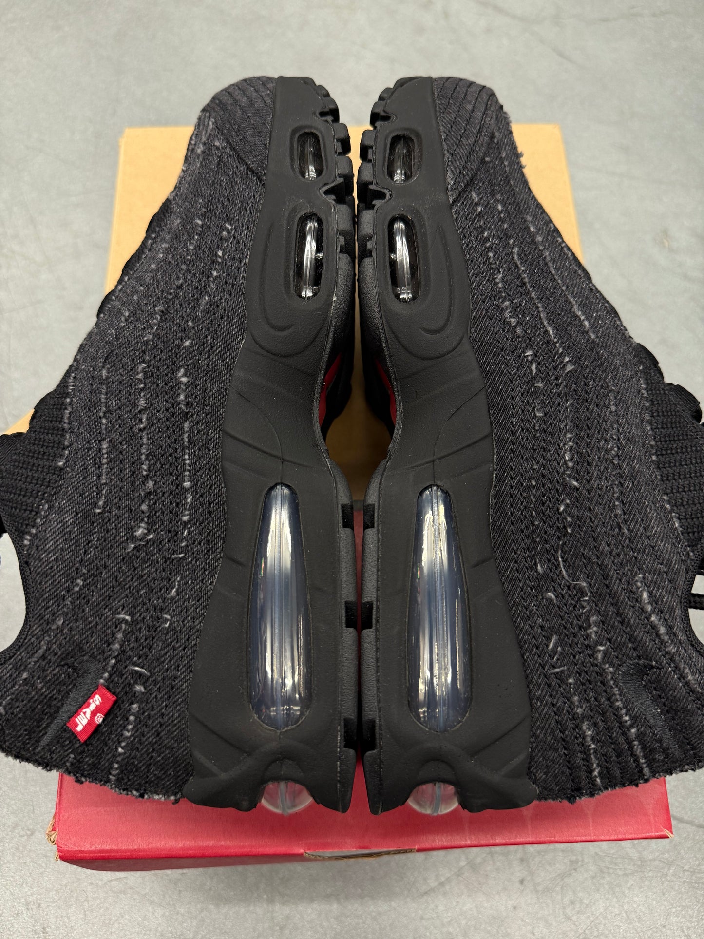 2025 SIZE 9 NIKE AIR MAX 95 OG LEVI'S - BLACK