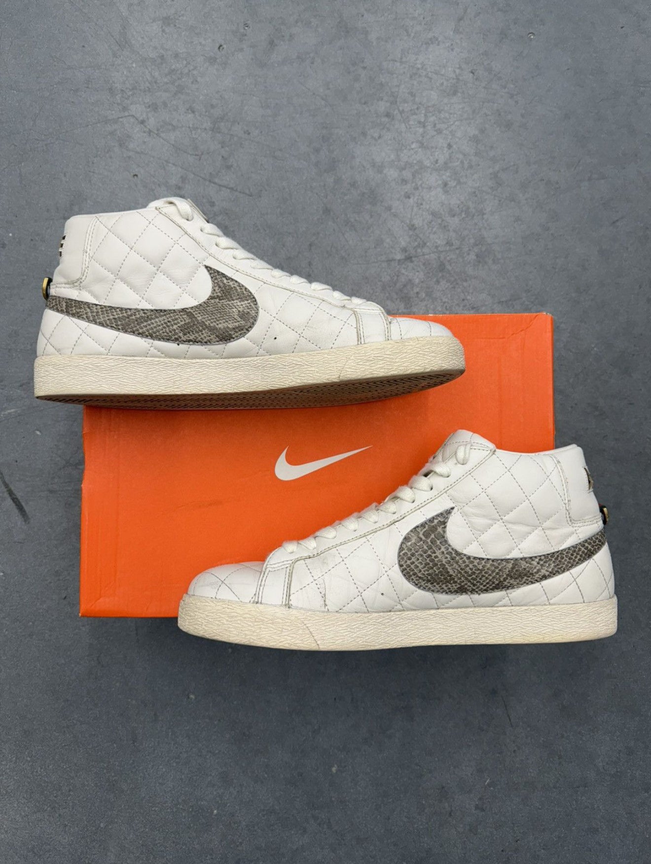 SIZE 12 2006 NIKE SB SUPREME BLAZER (PRE-OWNED, WITH REPLACEMENT BOX)