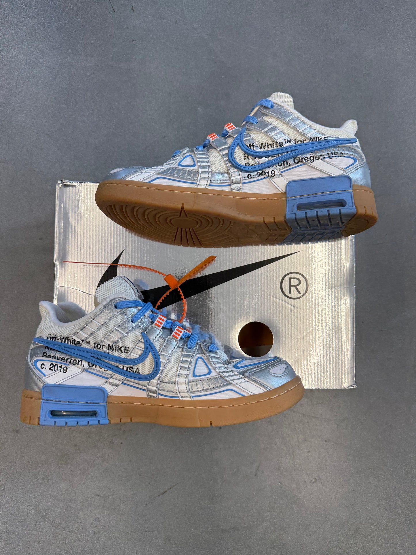 2020 SIZE 7.5 NIKE AIR RUBBER DUNK OFF-WHITE UNIVERSITY BLUE (PRE-OWNED WITH BOX)