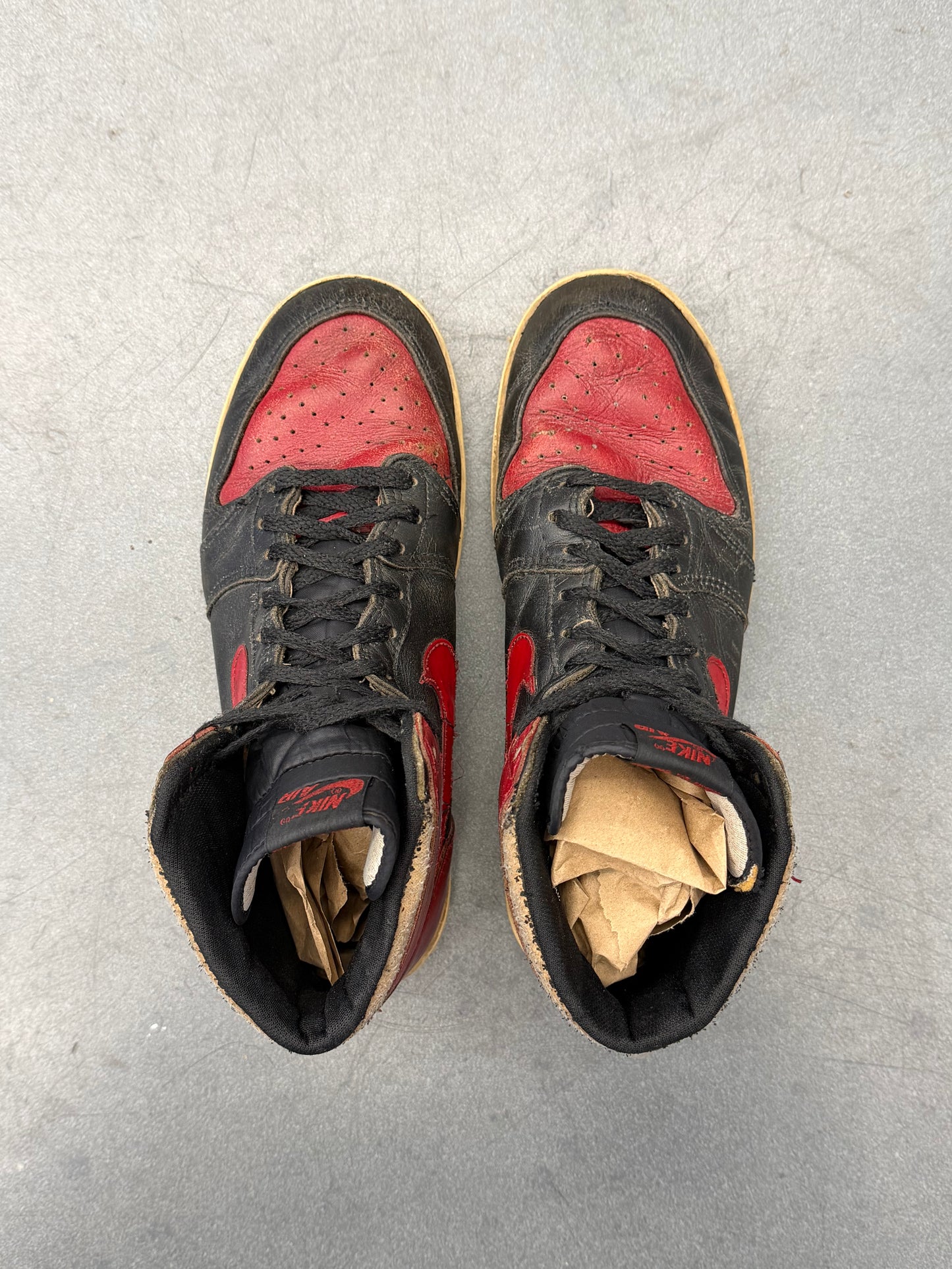 1985 AIR JORDAN 1 HIGH BRED (VERY WORN)