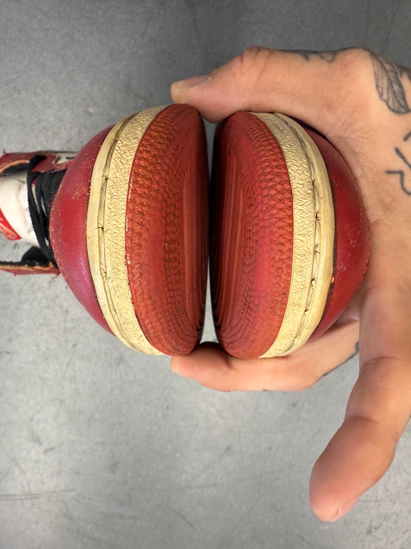 1985 SIZE 10.5 AIR JORDAN 1 CHICAGO (PRE-OWNED NO BOX)