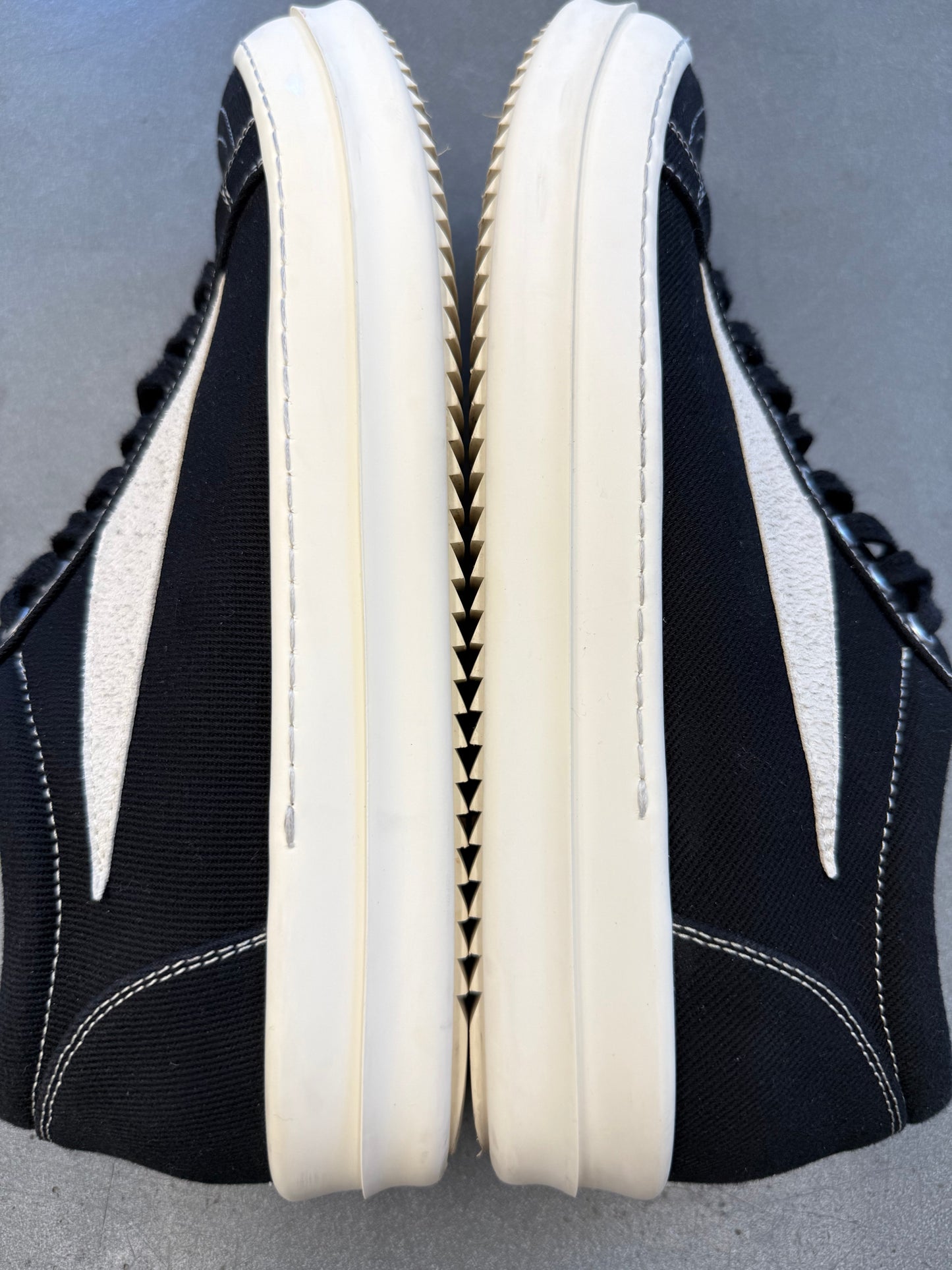 SIZE 41 RICK OWENS DRKSHDW VINTAGE SNEAKS - BLACK CANVAS (PRE-OWNED NO BOX)