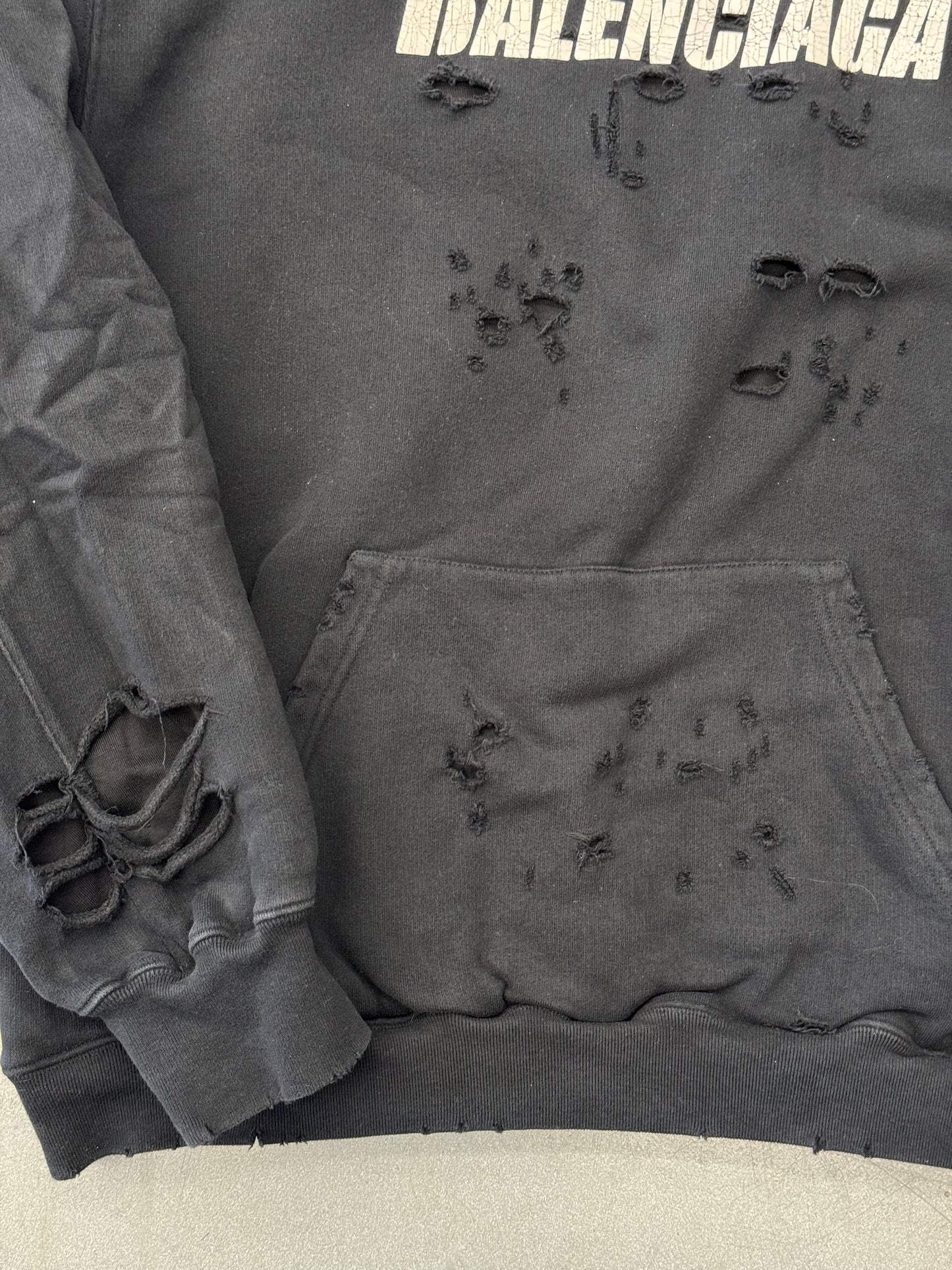 FW22 BALENCIAGA CAPS DESTROYED OVERSIZE FIT HOODIE