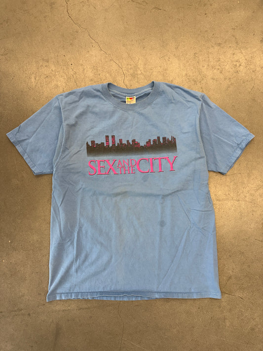 SEX AND THE CITY SKYLINE TEE (FOTL TAG)